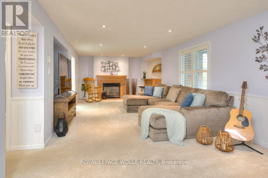 












318 ROXTON DRIVE

,
Waterloo,




Ontario
N2T1R6

