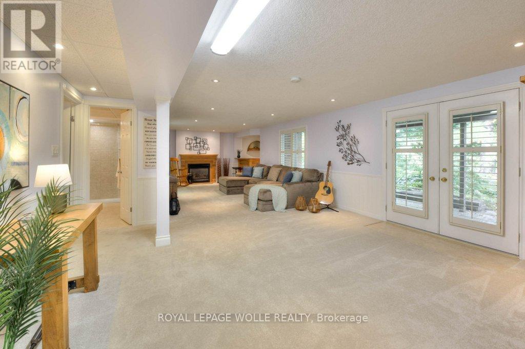 












318 ROXTON DRIVE

,
Waterloo,




Ontario
N2T1R6

