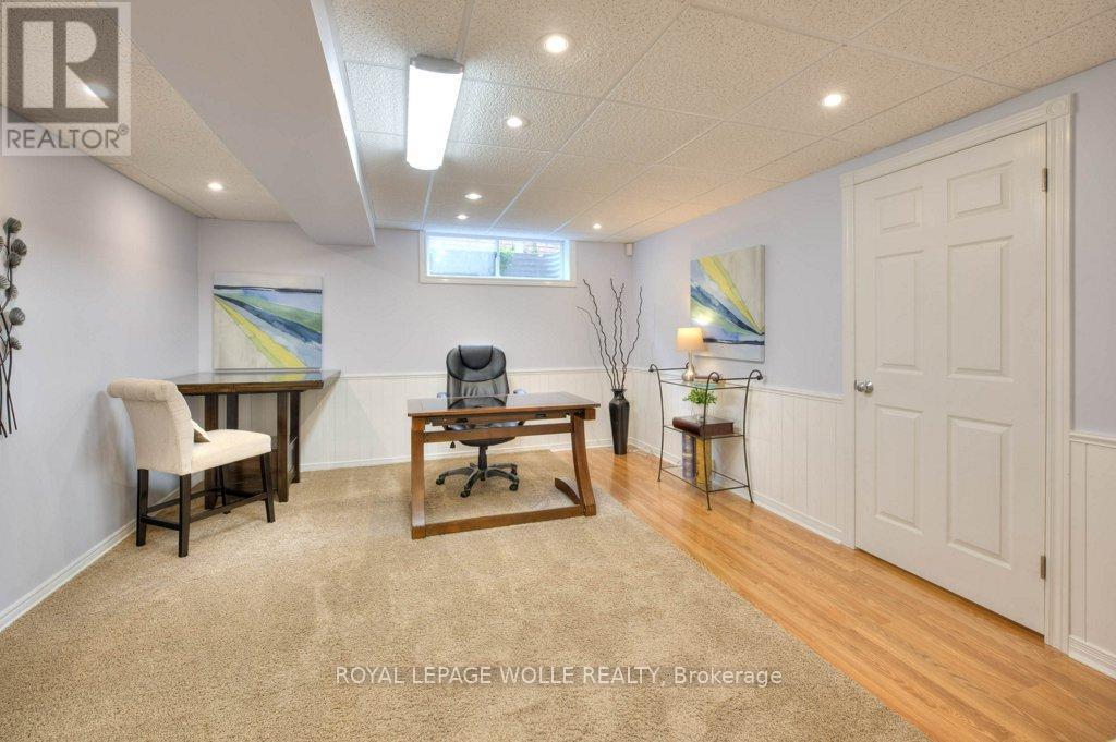 












318 ROXTON DRIVE

,
Waterloo,




Ontario
N2T1R6

