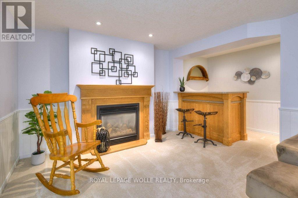 












318 ROXTON DRIVE

,
Waterloo,




Ontario
N2T1R6

