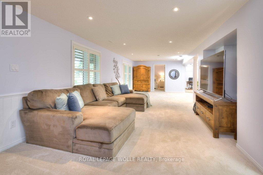 












318 ROXTON DRIVE

,
Waterloo,




Ontario
N2T1R6

