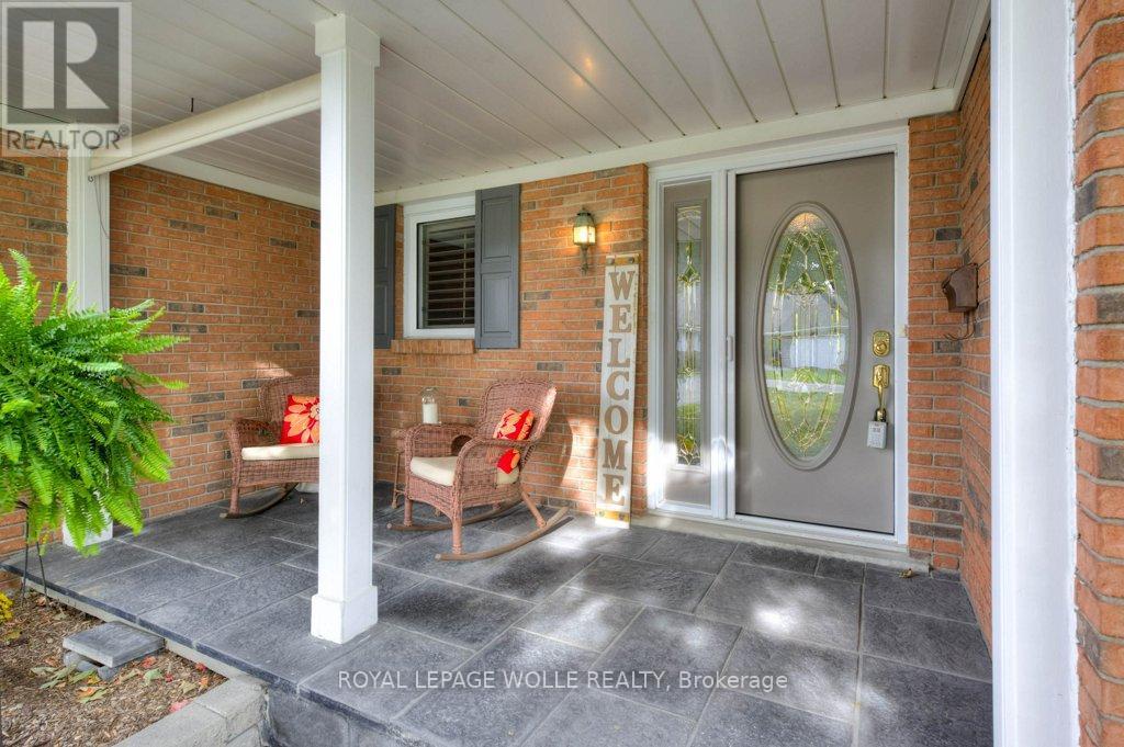 












318 ROXTON DRIVE

,
Waterloo,




Ontario
N2T1R6

