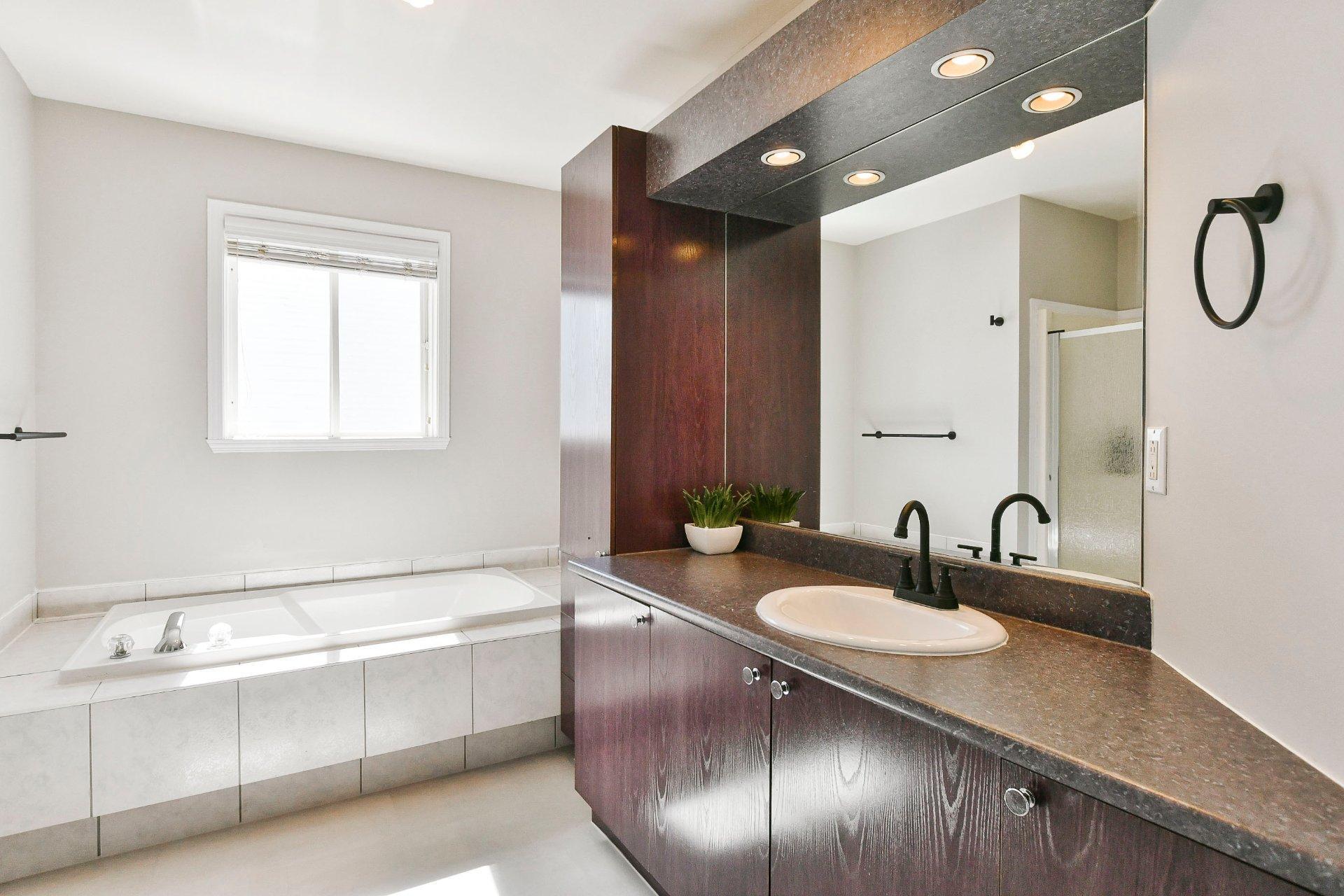 









14055


Rue Campeau

,
Mirabel,




QC
J7N1R1

