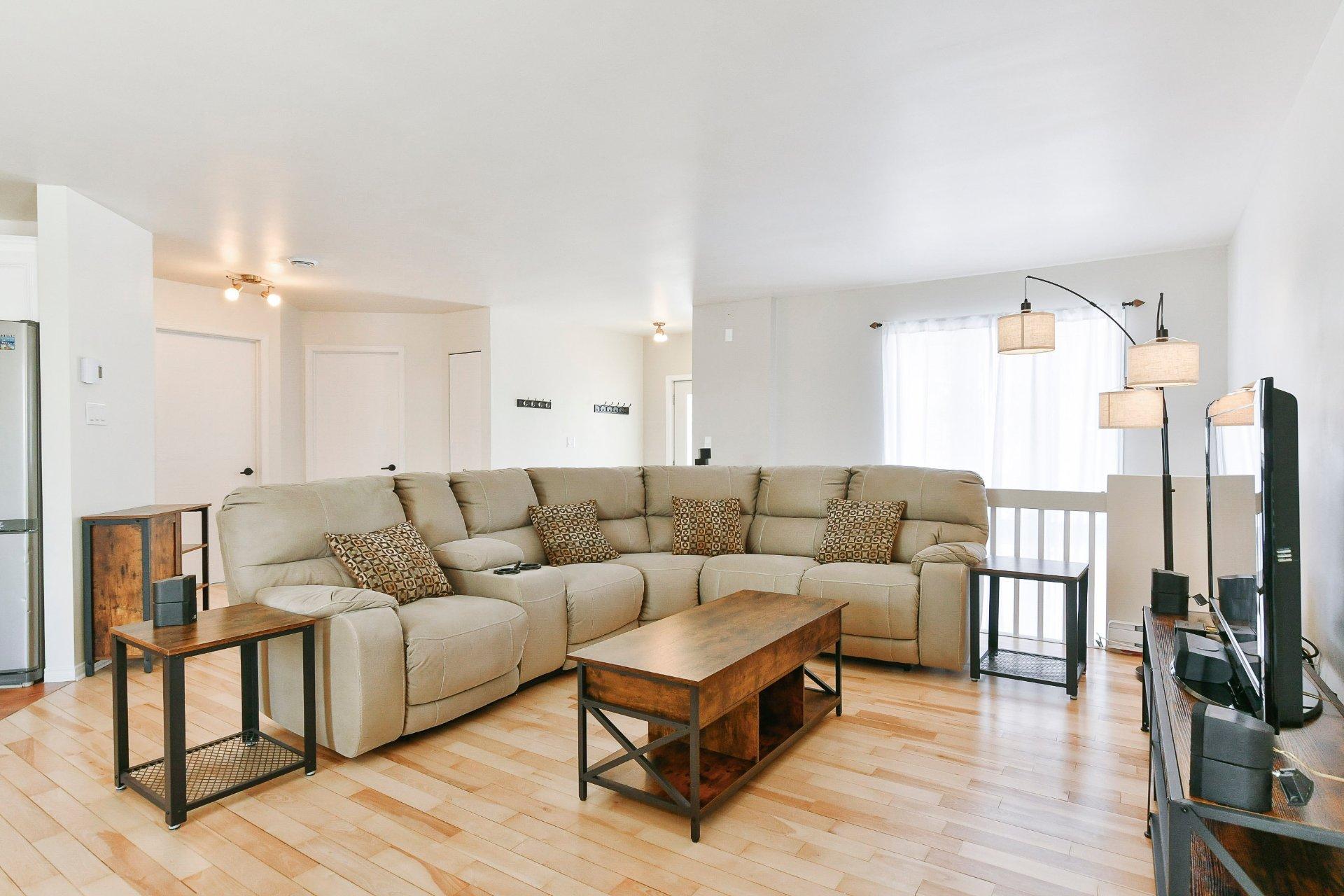 









14055


Rue Campeau

,
Mirabel,




QC
J7N1R1

