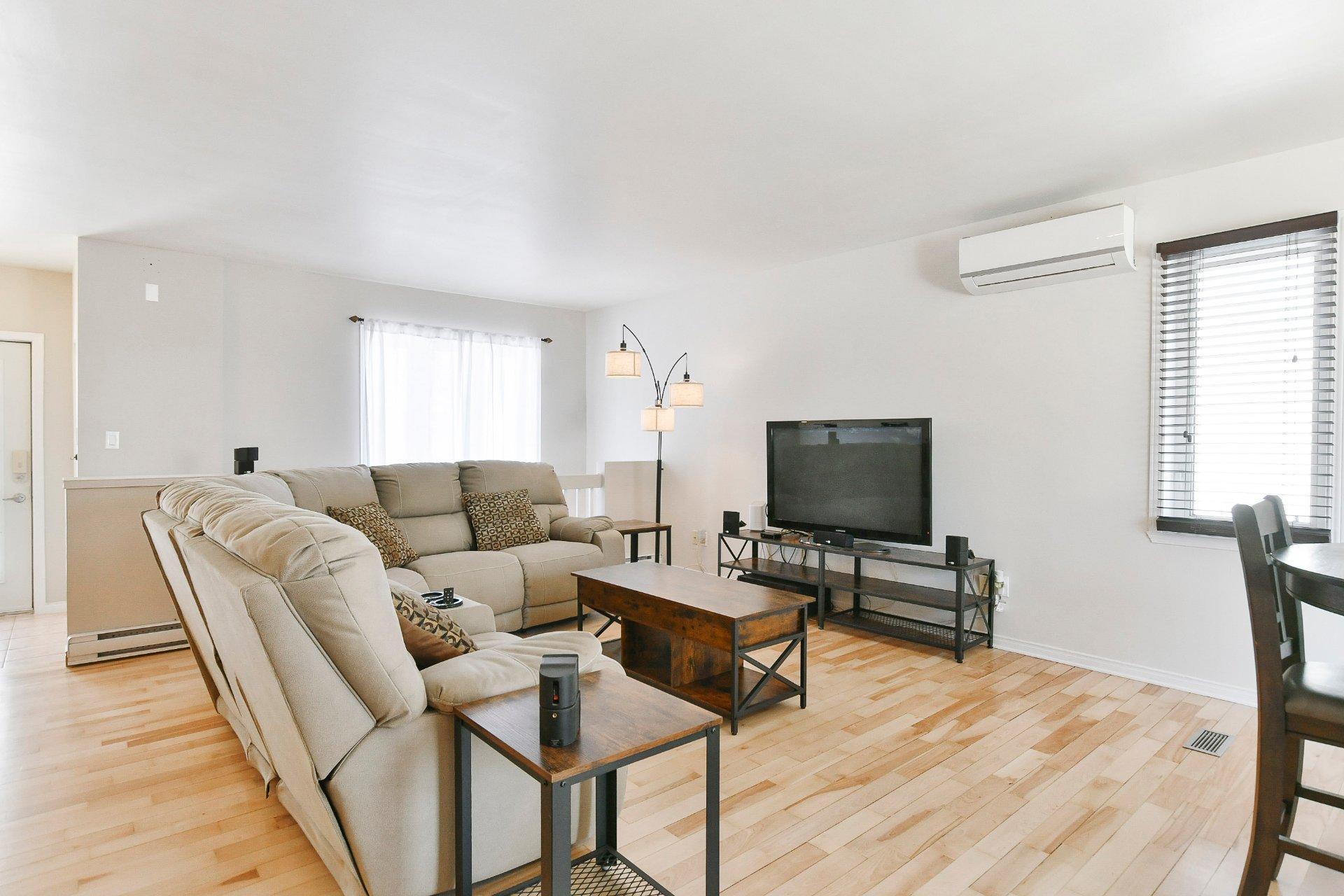 









14055


Rue Campeau

,
Mirabel,




QC
J7N1R1

