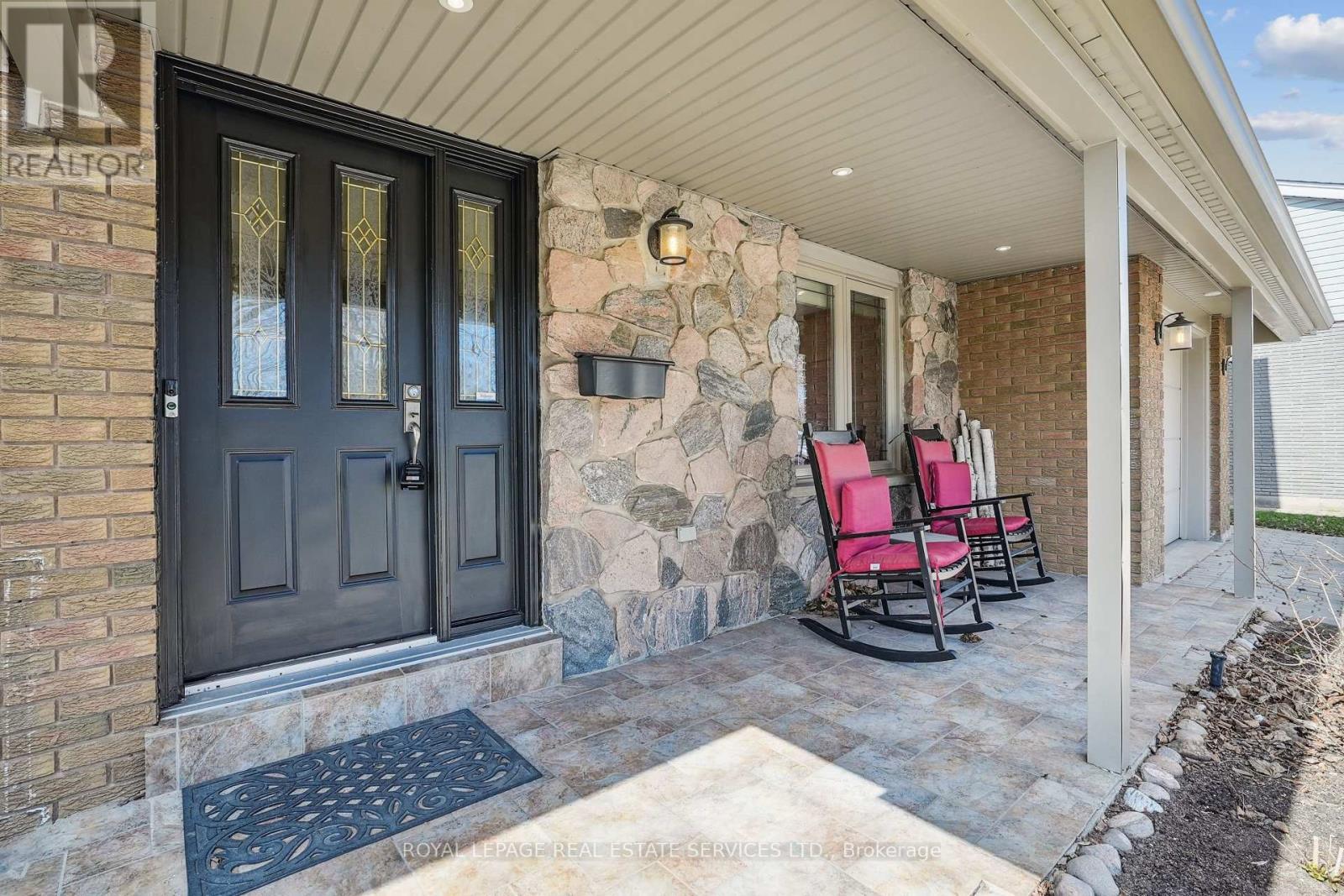 












602 ROSEDALE CRESCENT

,
Burlington,




Ontario
L7N2T1

