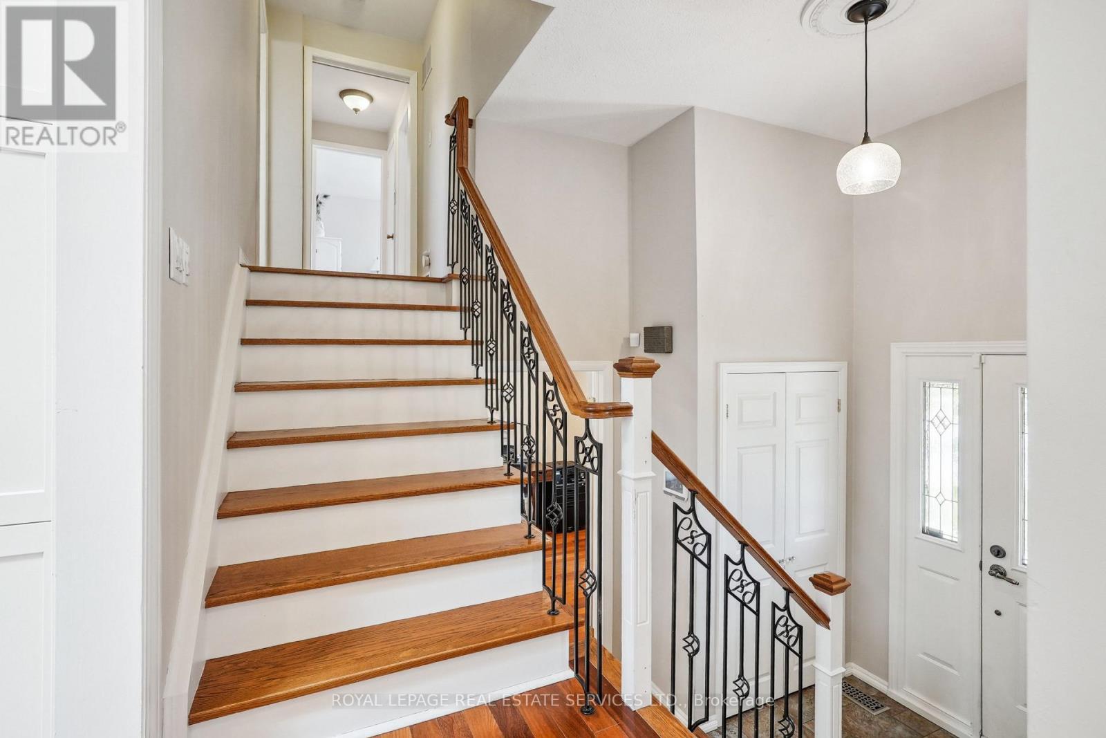 












602 ROSEDALE CRESCENT

,
Burlington,




Ontario
L7N2T1


