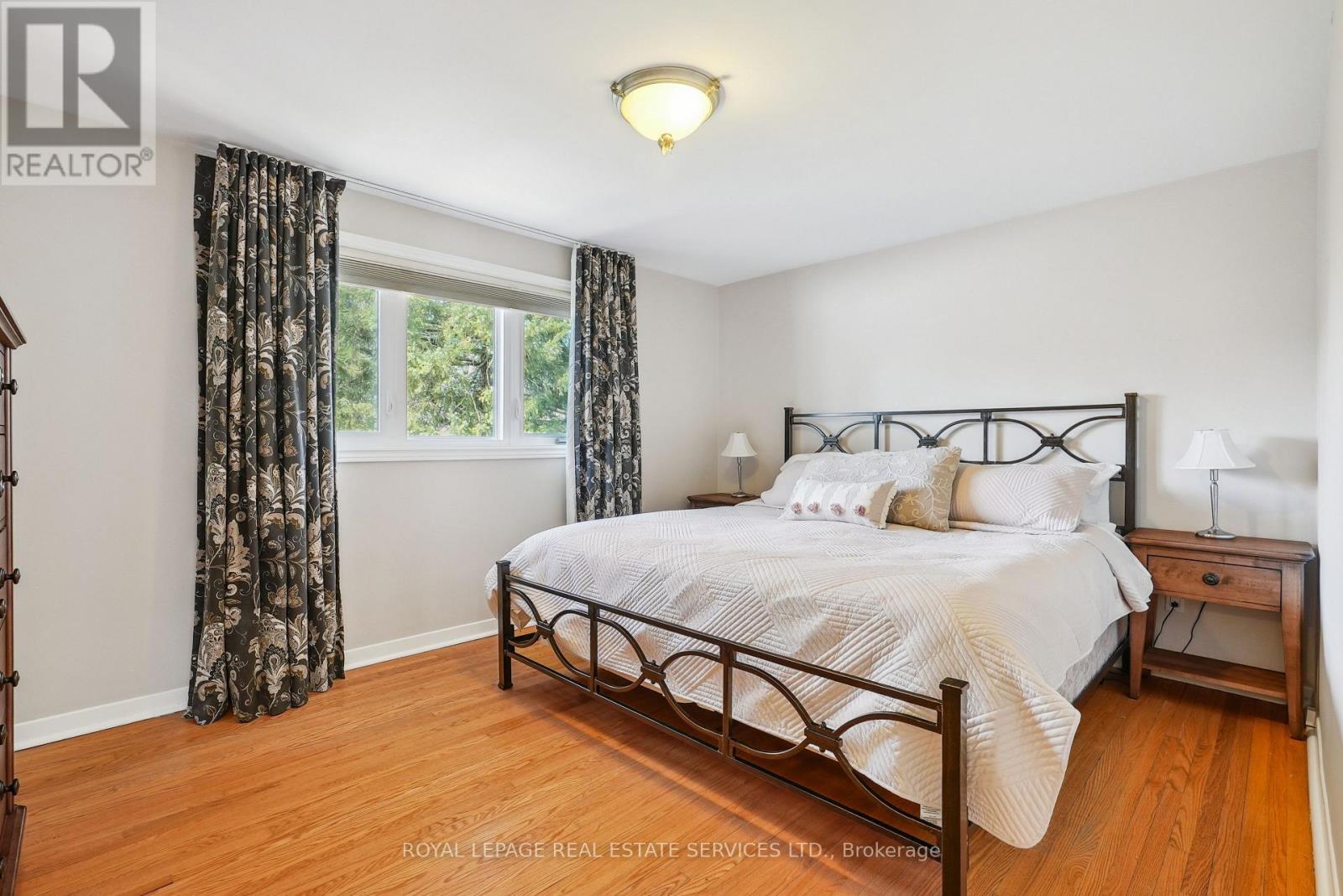 












602 ROSEDALE CRESCENT

,
Burlington,




Ontario
L7N2T1

