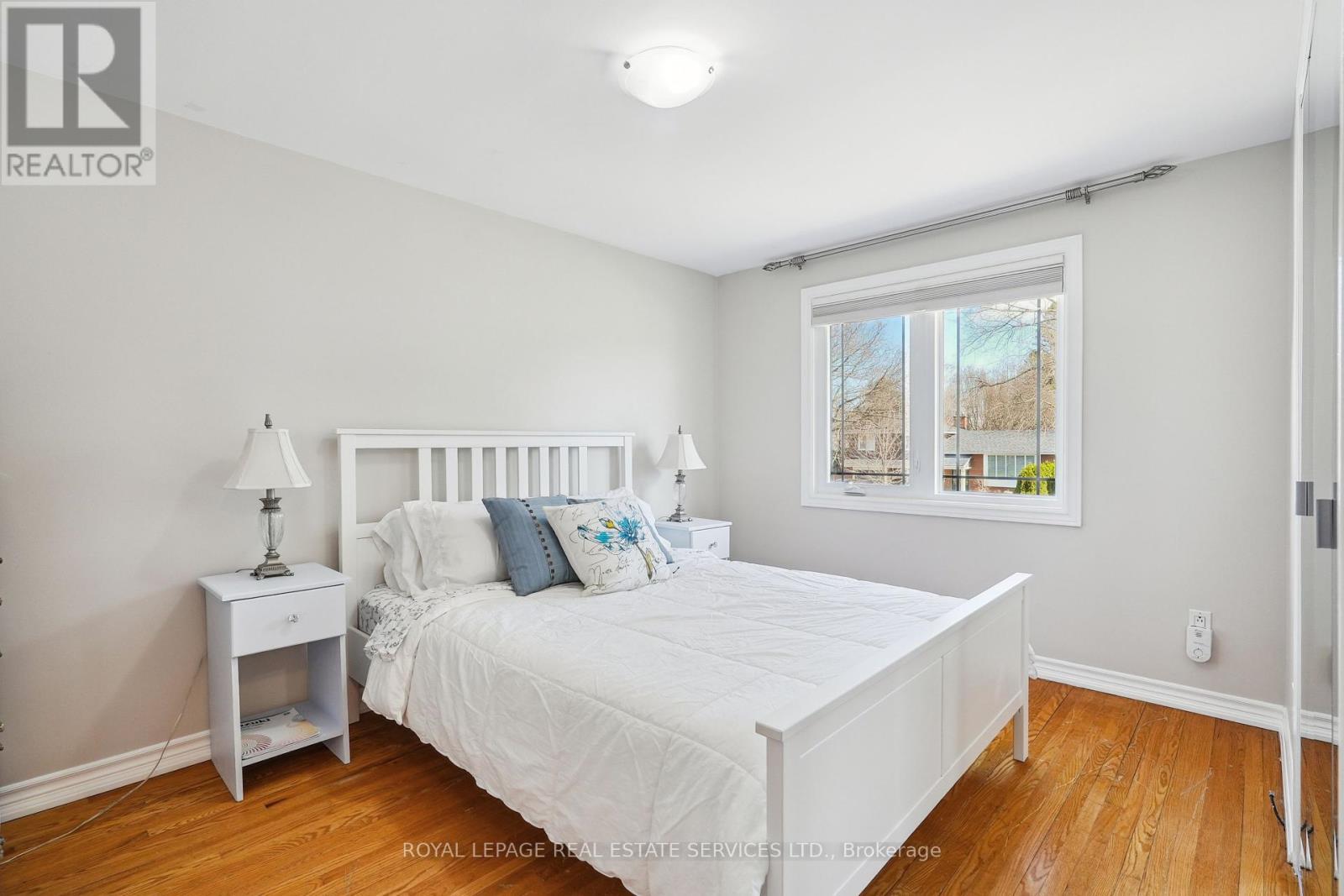 












602 ROSEDALE CRESCENT

,
Burlington,




Ontario
L7N2T1

