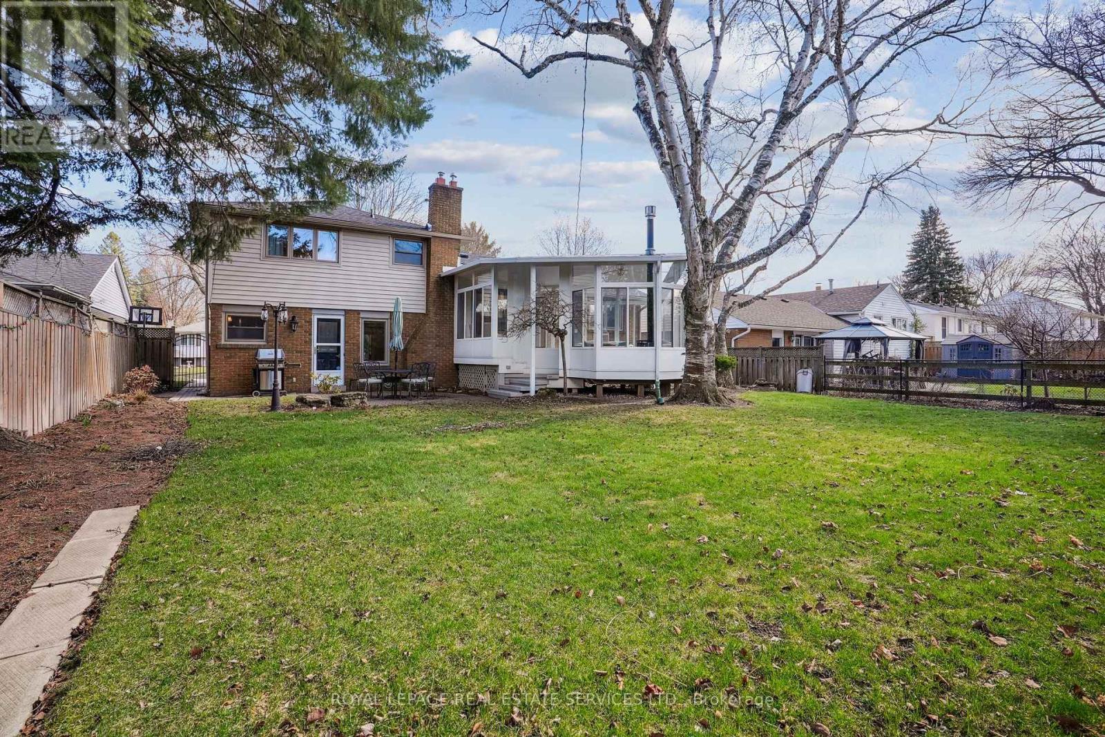 












602 ROSEDALE CRESCENT

,
Burlington,




Ontario
L7N2T1

