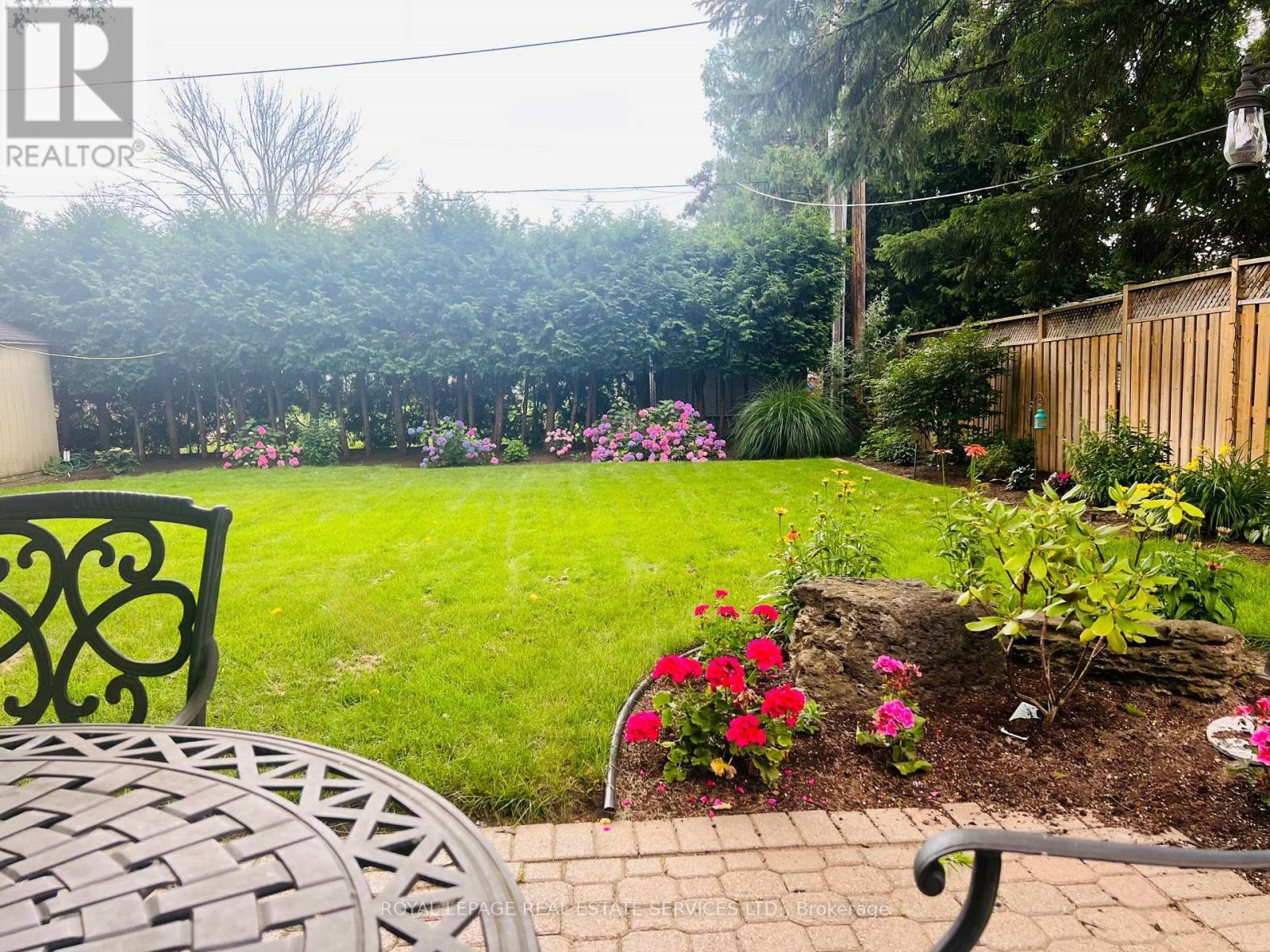












602 ROSEDALE CRESCENT

,
Burlington,




Ontario
L7N2T1

