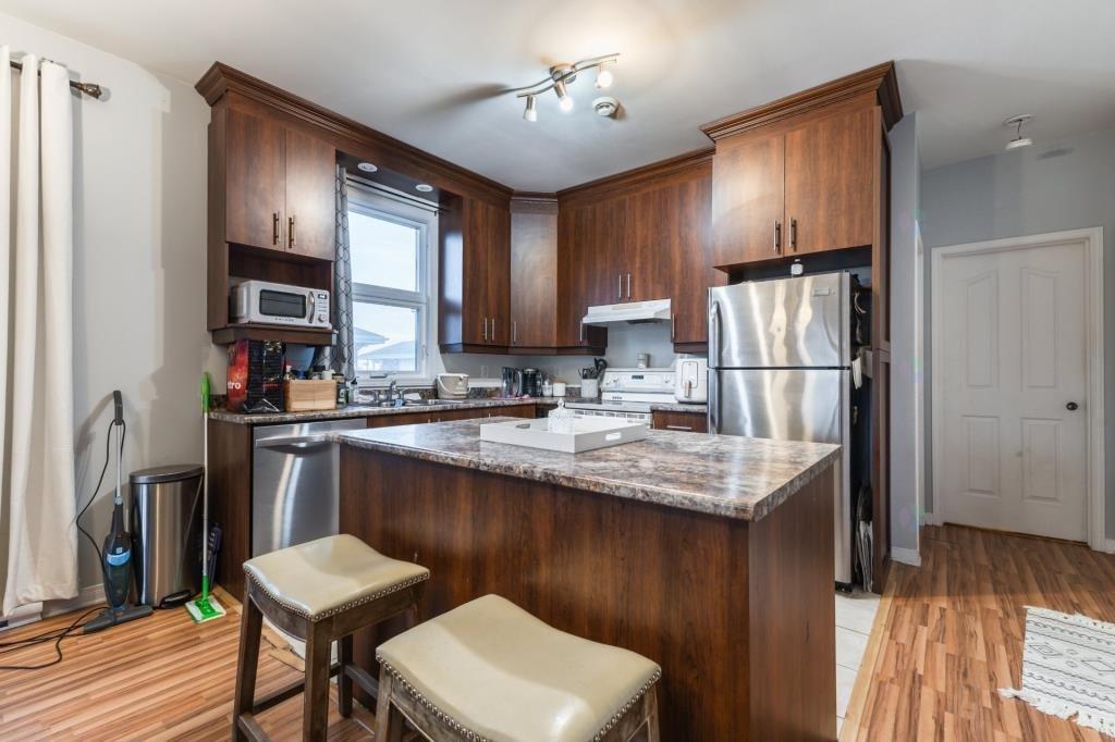









62


Rue de l'Emerald

, 002,
Gatineau (Aylmer),




QC
J9J1N4

