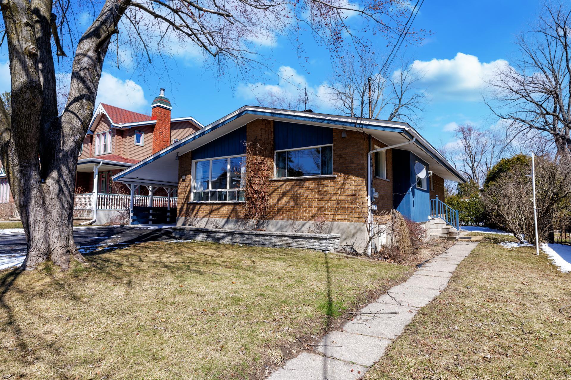 









87


Av. Queen

,
Pointe-Claire,




QC
H9R4G3

