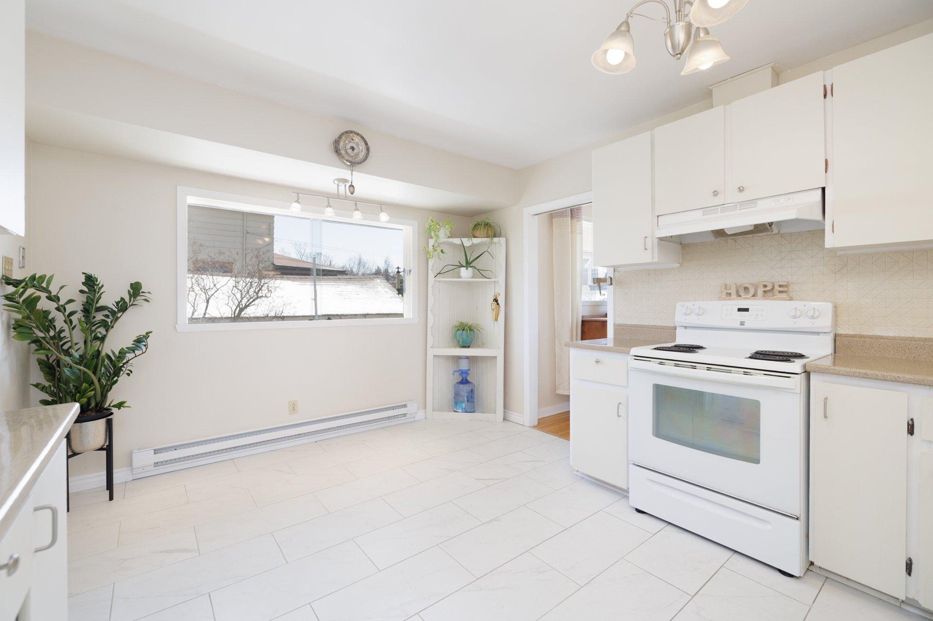 









87


Av. Queen

,
Pointe-Claire,




QC
H9R4G3

