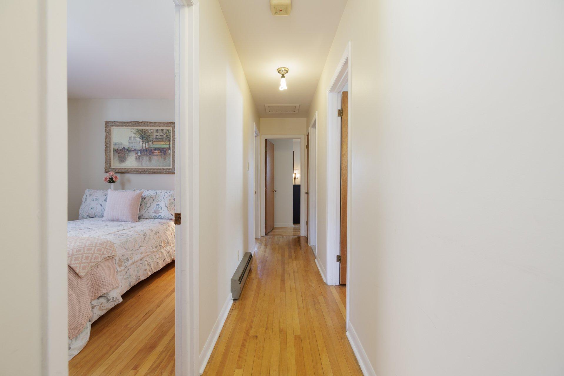 









87


Av. Queen

,
Pointe-Claire,




QC
H9R4G3

