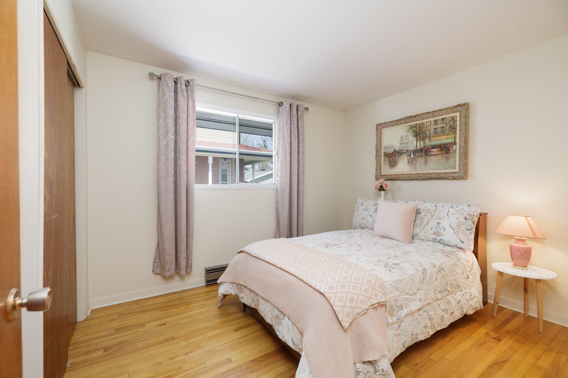 









87


Av. Queen

,
Pointe-Claire,




QC
H9R4G3

