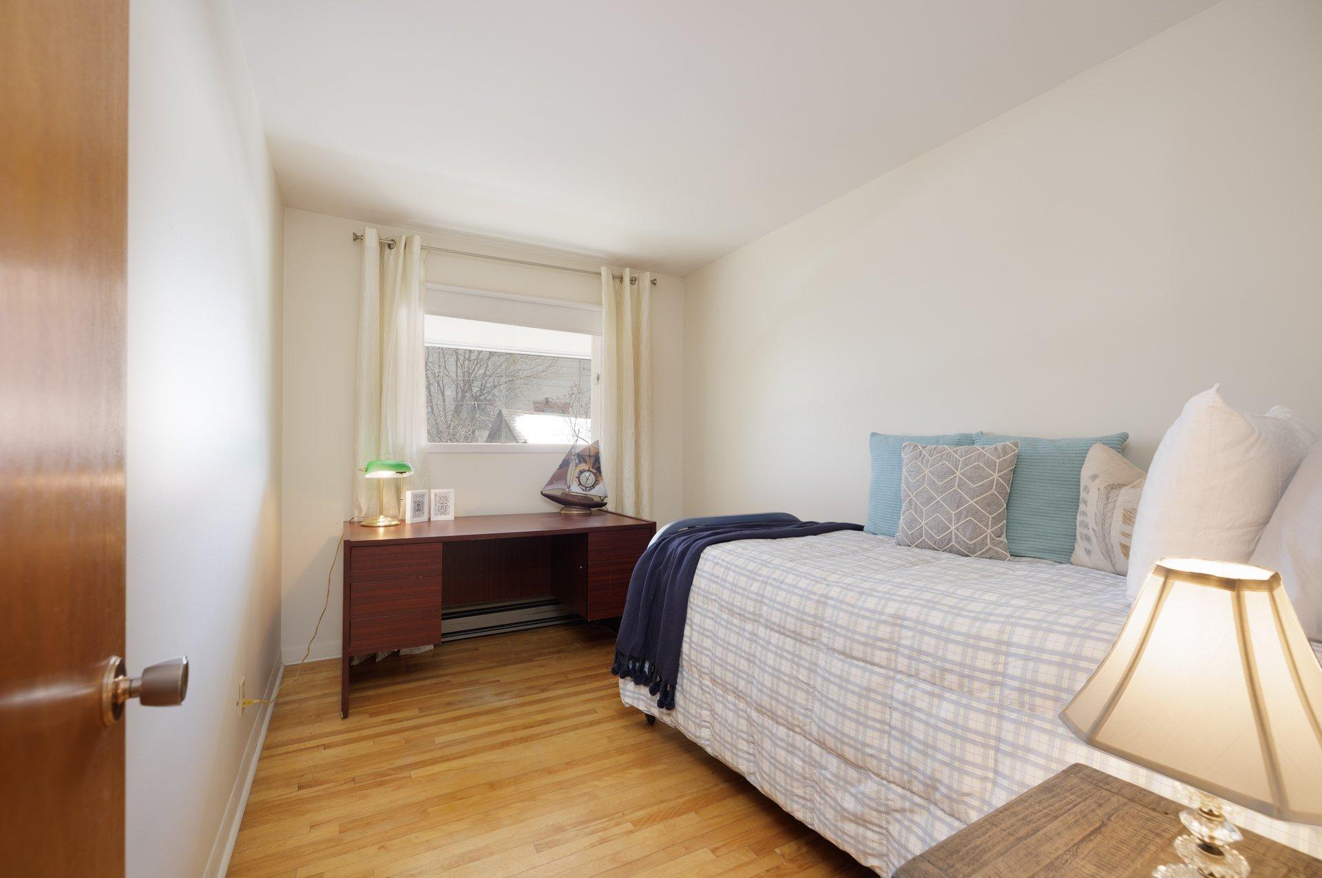 









87


Av. Queen

,
Pointe-Claire,




QC
H9R4G3


