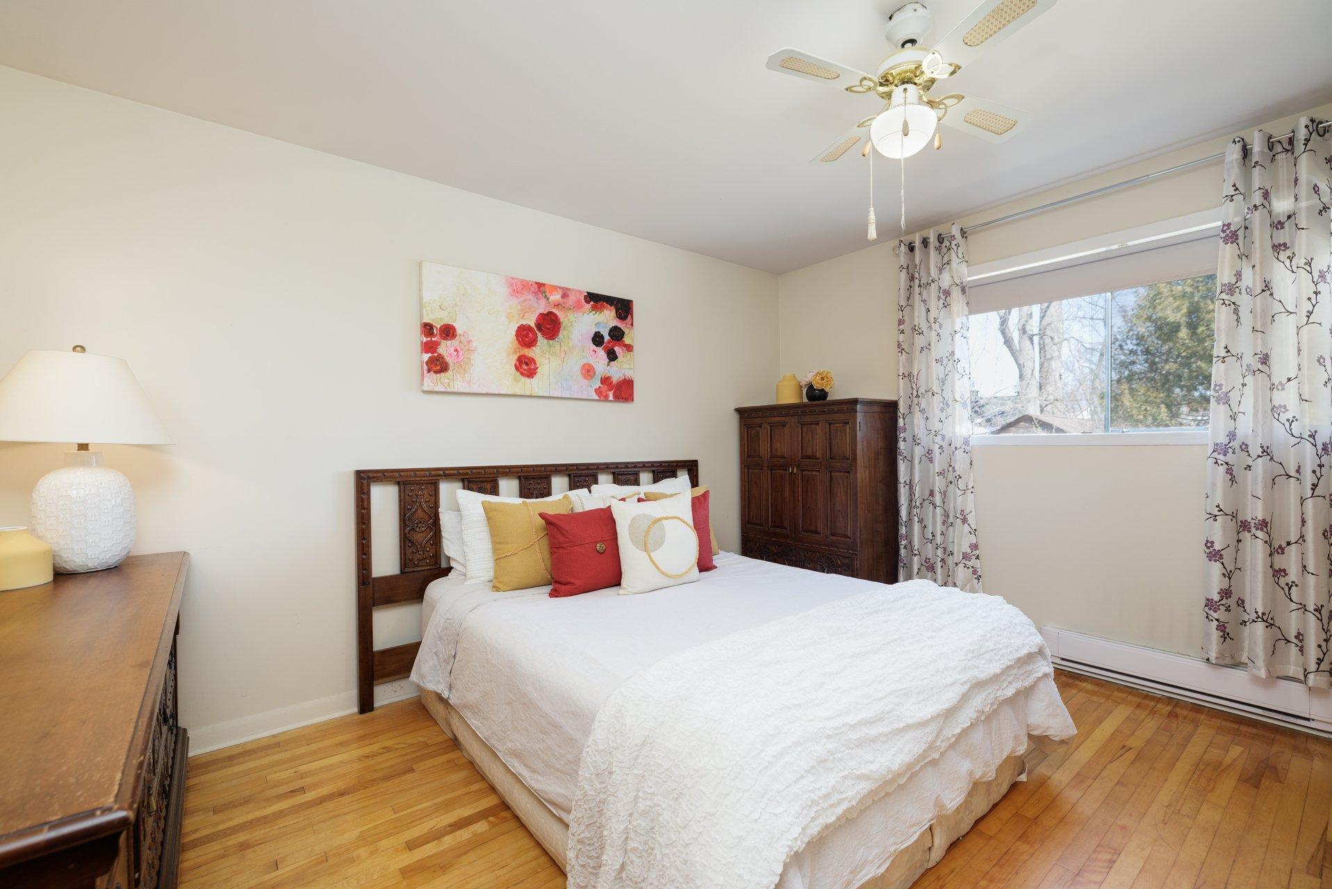 









87


Av. Queen

,
Pointe-Claire,




QC
H9R4G3

