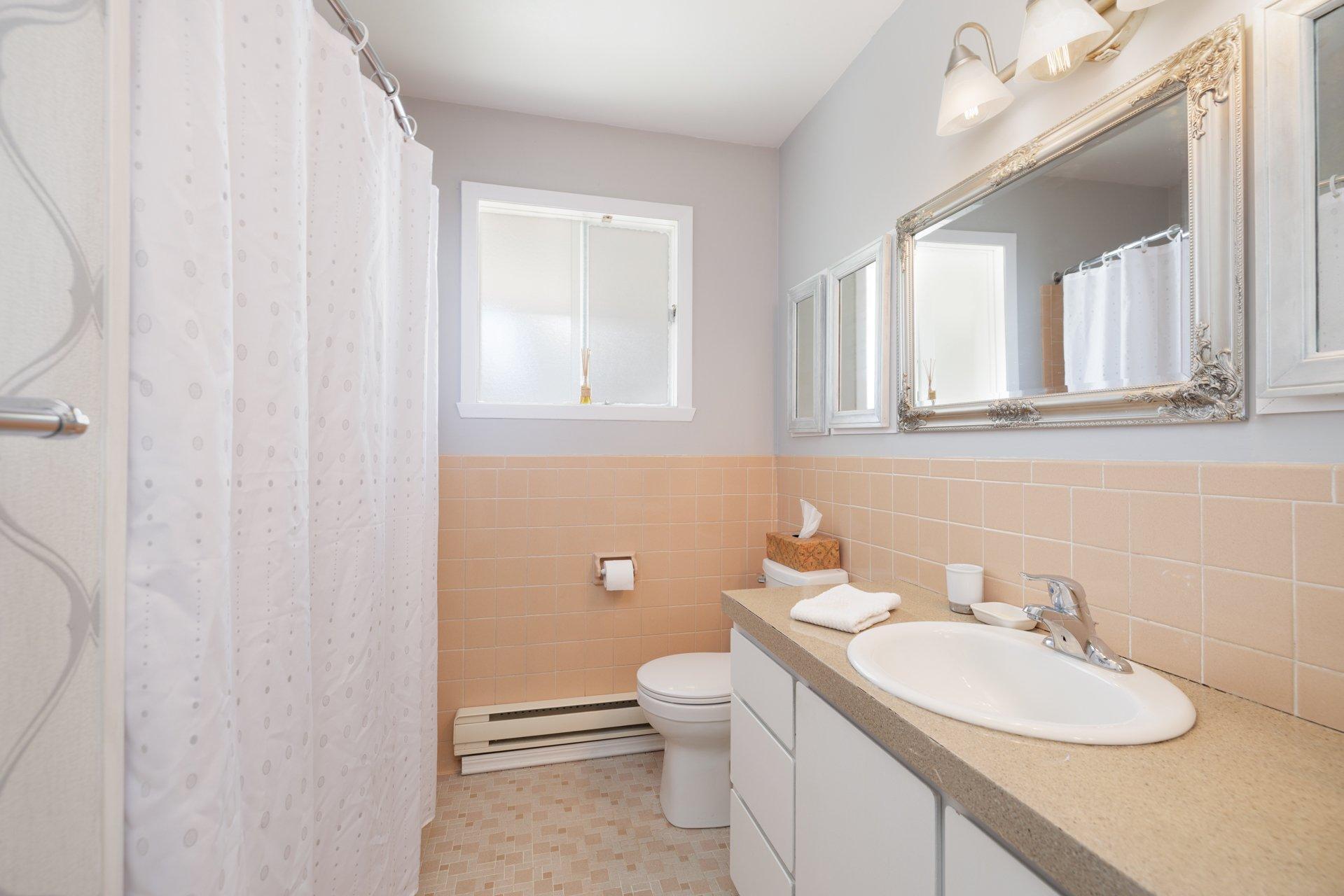 









87


Av. Queen

,
Pointe-Claire,




QC
H9R4G3

