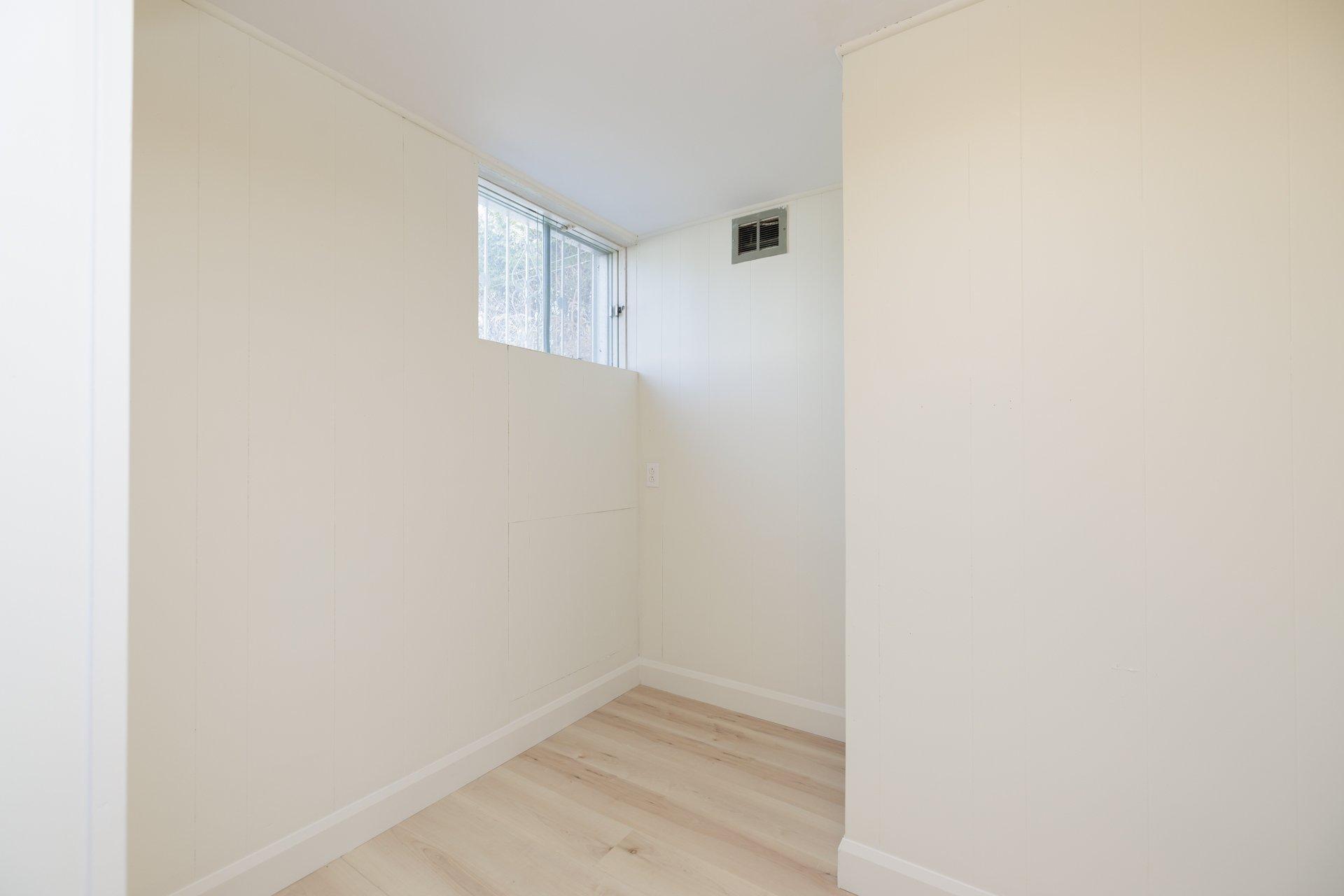 









87


Av. Queen

,
Pointe-Claire,




QC
H9R4G3


