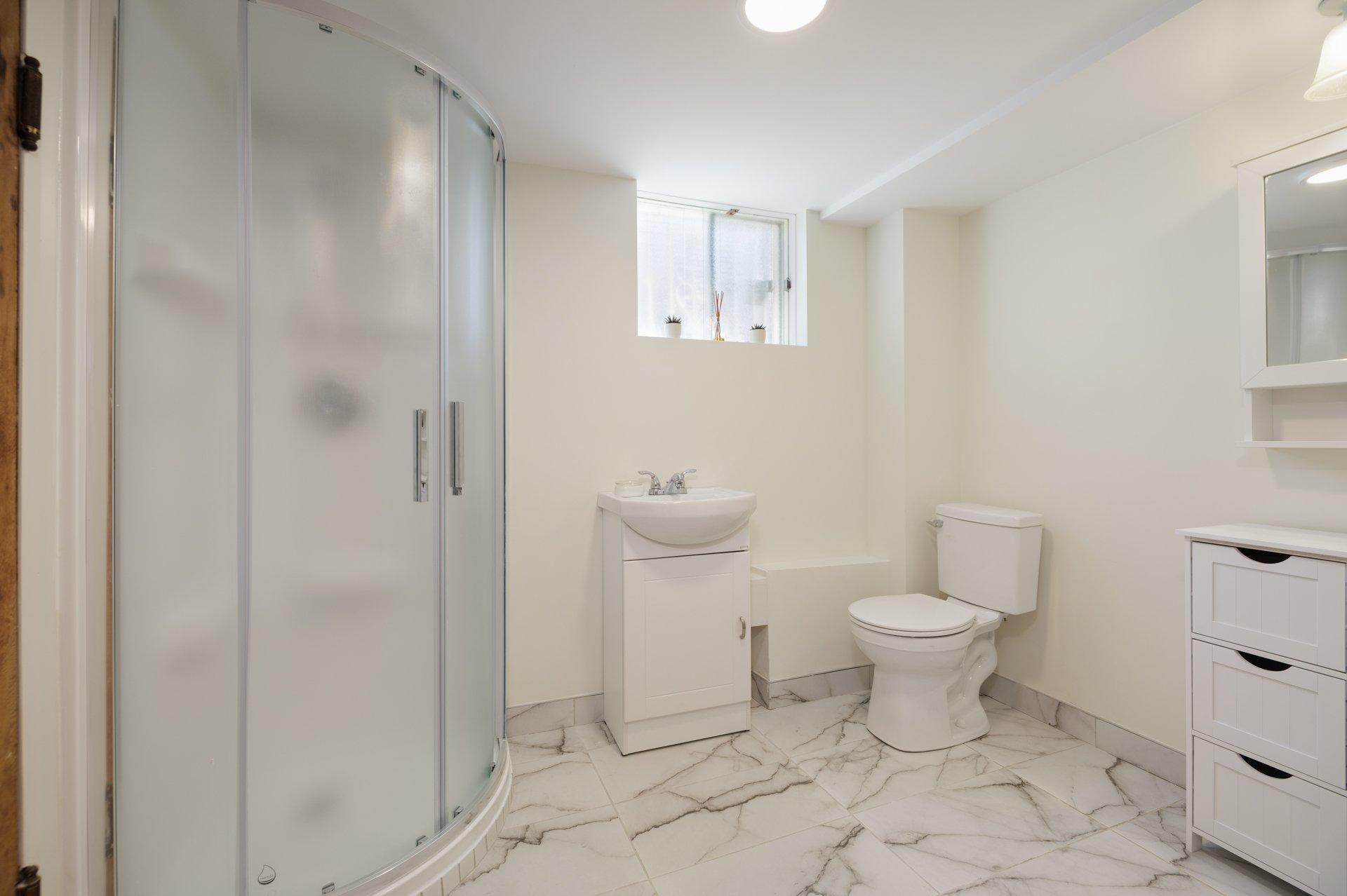 









87


Av. Queen

,
Pointe-Claire,




QC
H9R4G3

