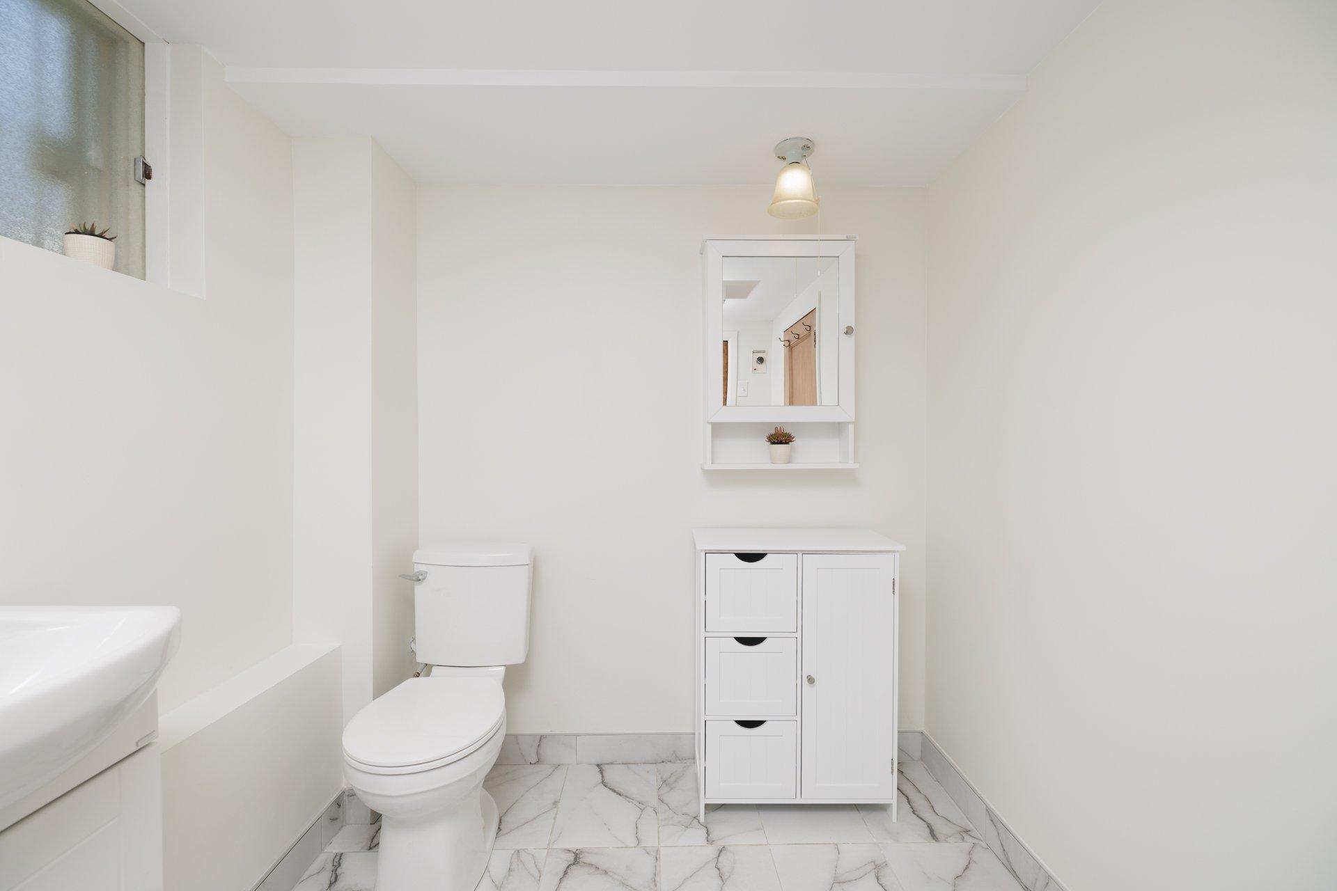 









87


Av. Queen

,
Pointe-Claire,




QC
H9R4G3

