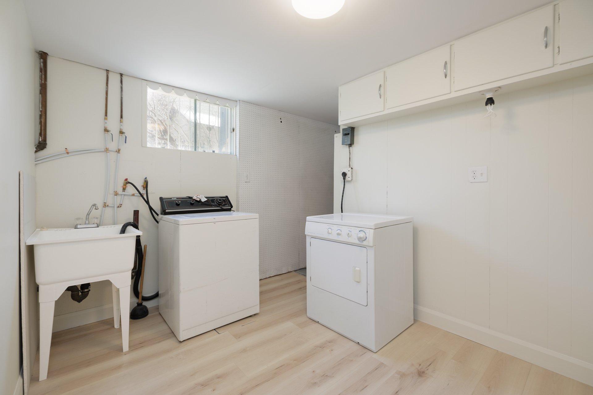 









87


Av. Queen

,
Pointe-Claire,




QC
H9R4G3

