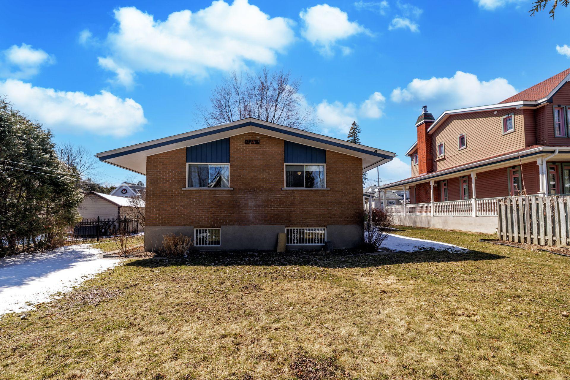 









87


Av. Queen

,
Pointe-Claire,




QC
H9R4G3

