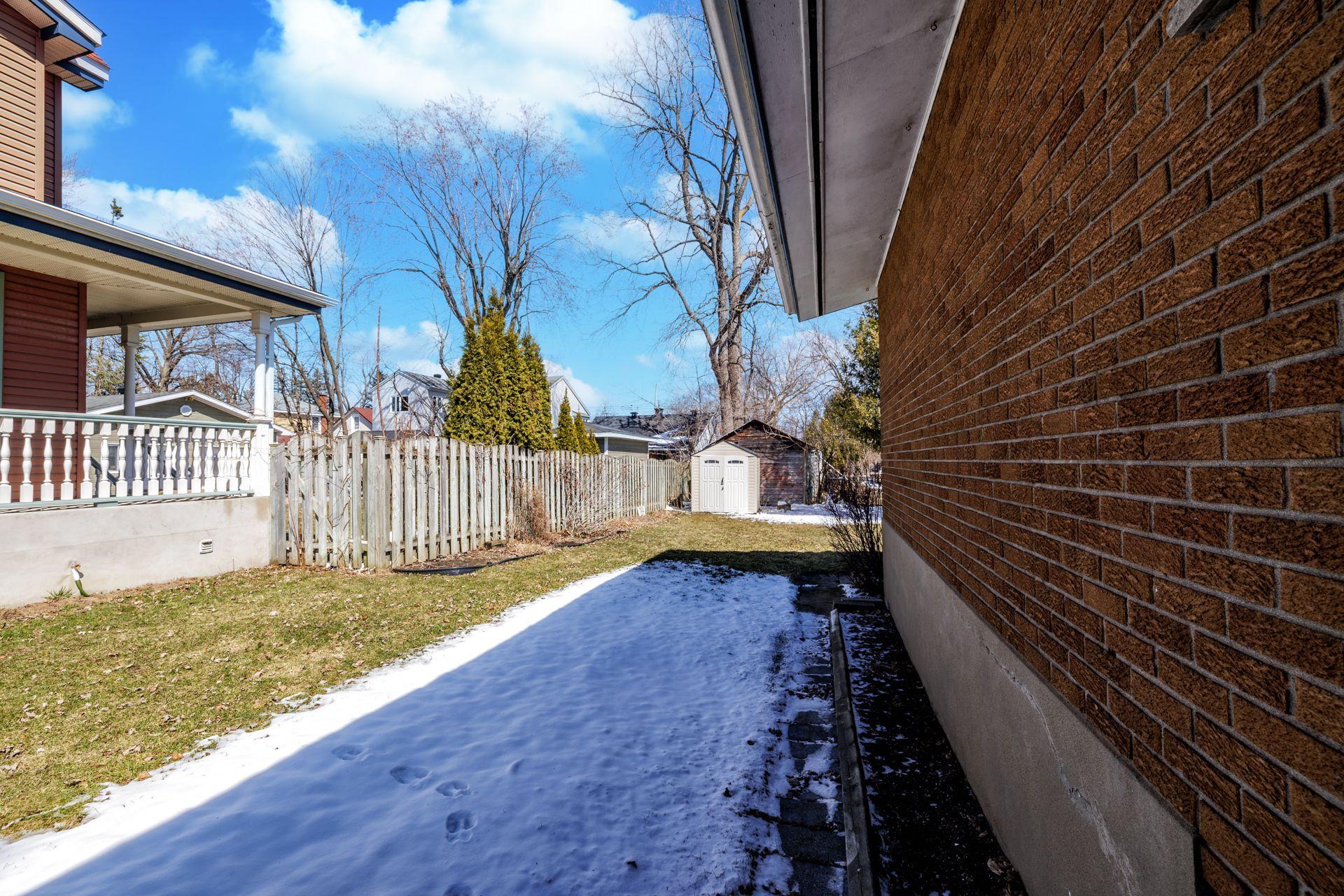 









87


Av. Queen

,
Pointe-Claire,




QC
H9R4G3


