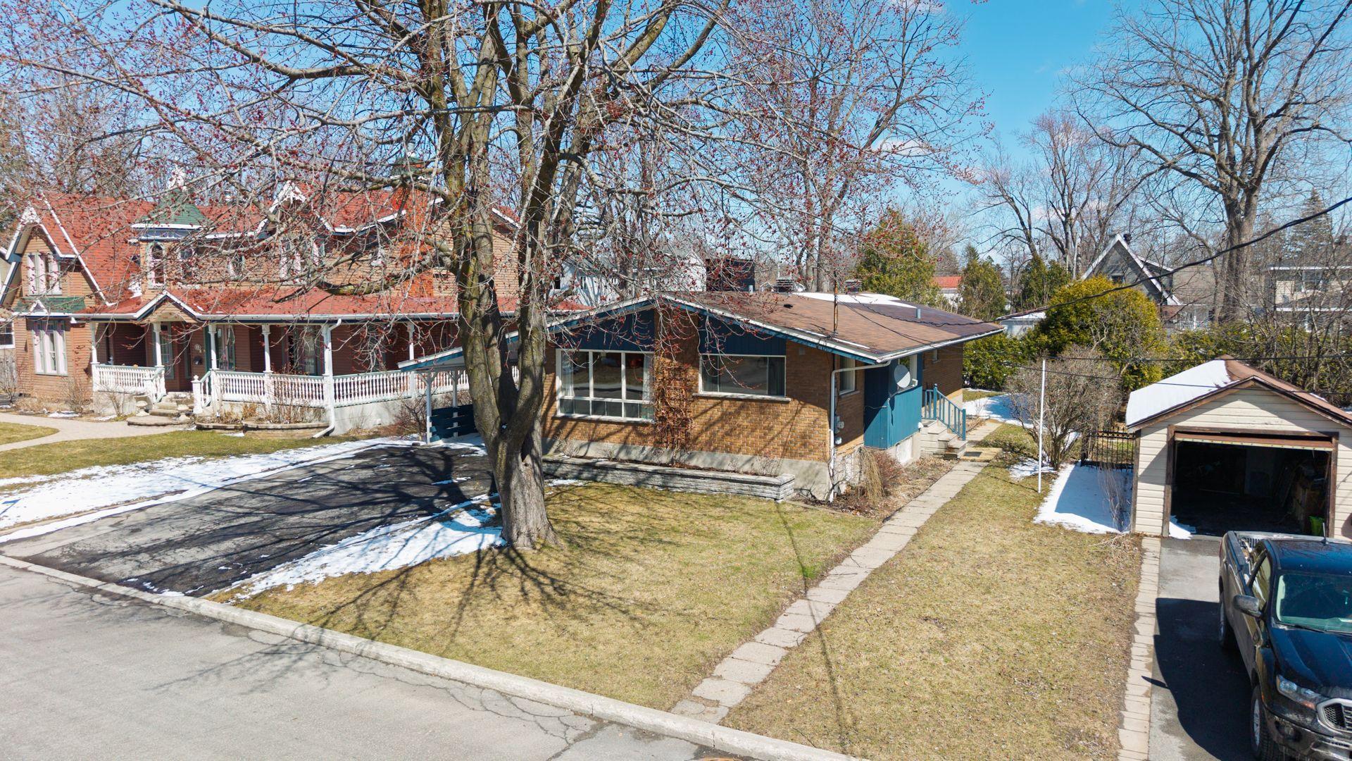 









87


Av. Queen

,
Pointe-Claire,




QC
H9R4G3

