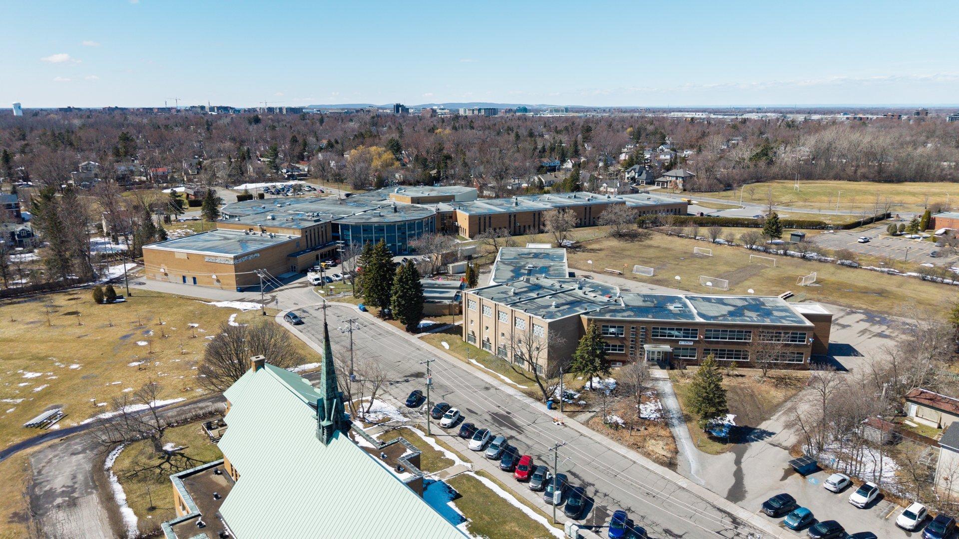 









87


Av. Queen

,
Pointe-Claire,




QC
H9R4G3

