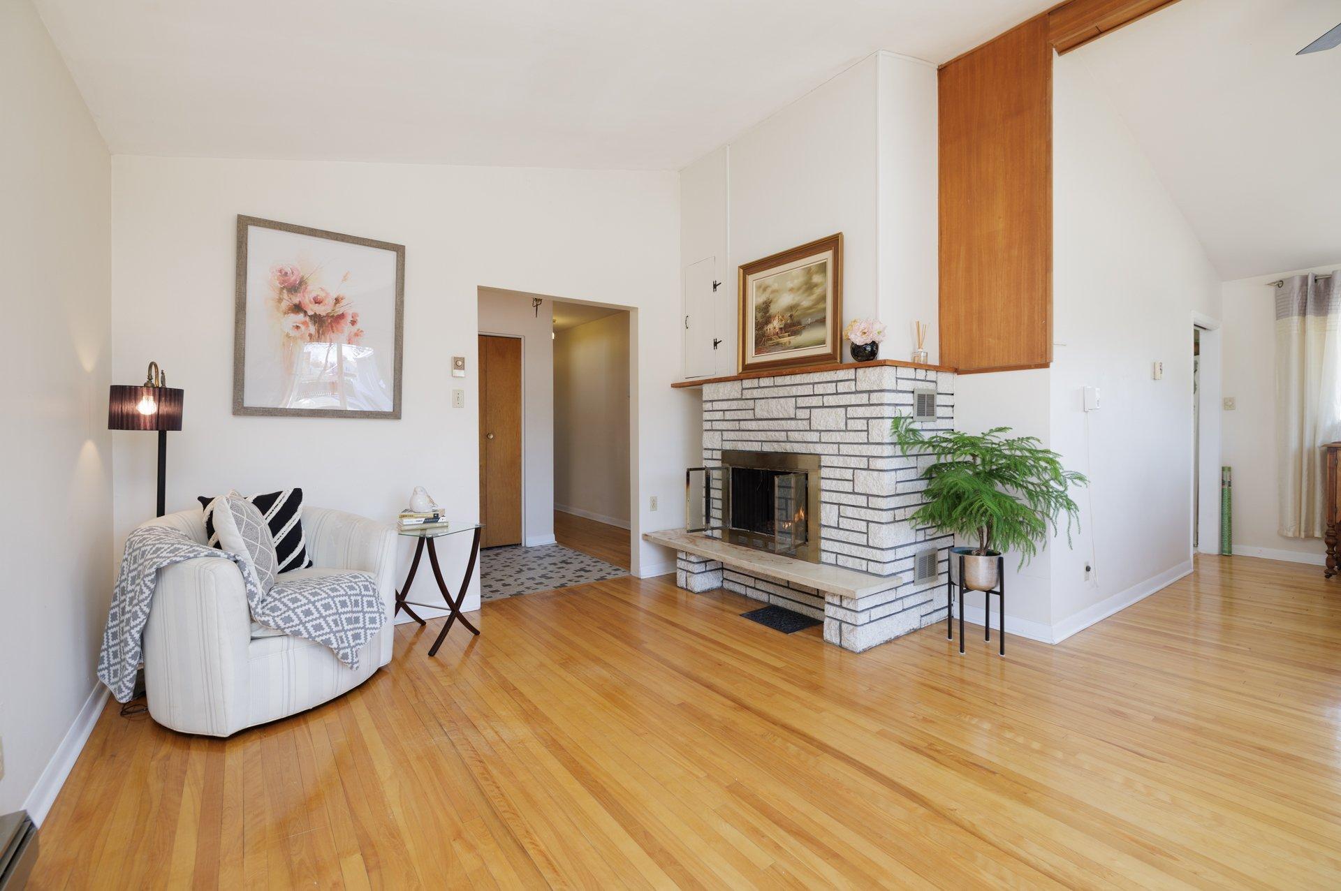 









87


Av. Queen

,
Pointe-Claire,




QC
H9R4G3

