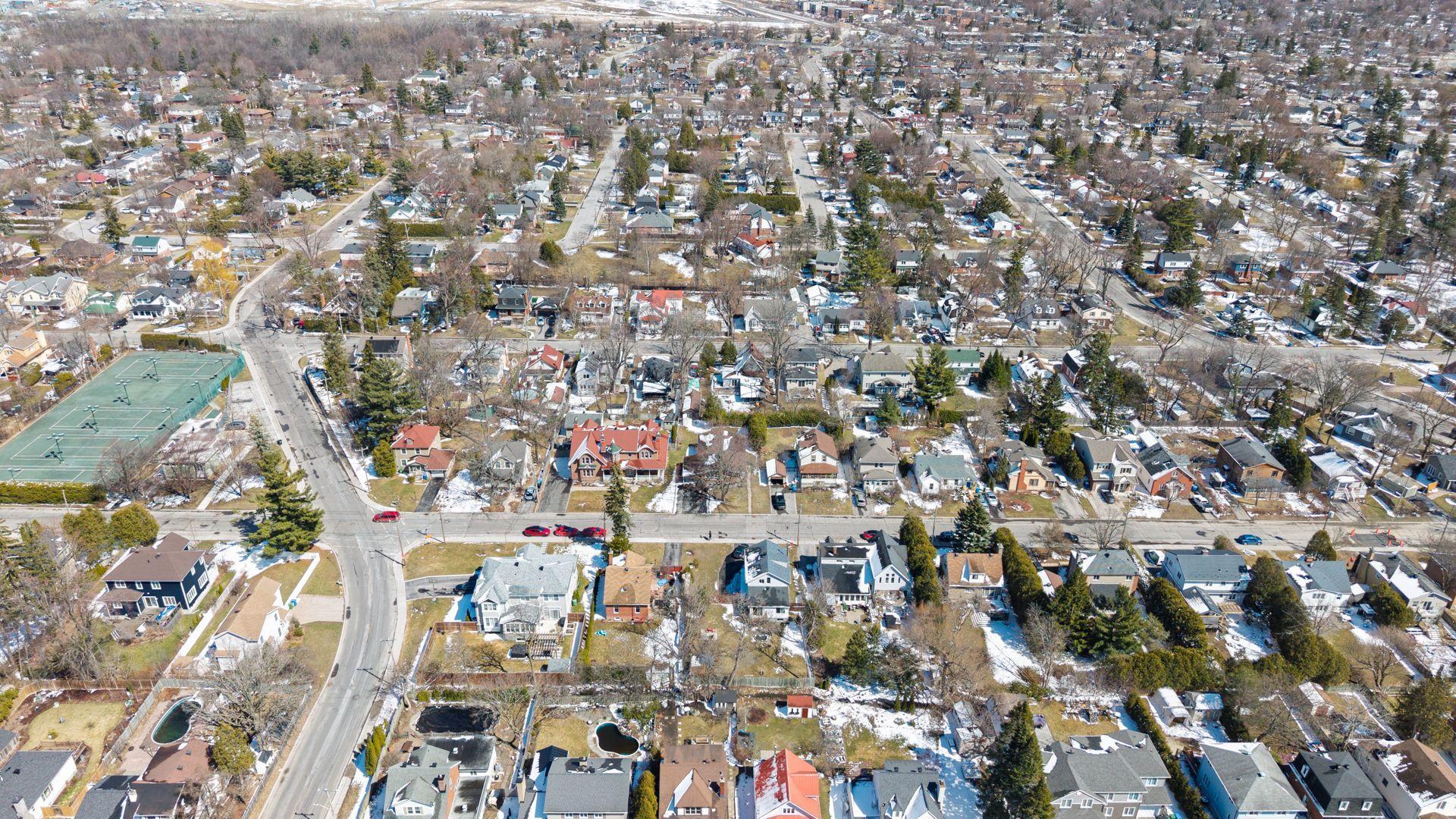 









87


Av. Queen

,
Pointe-Claire,




QC
H9R4G3

