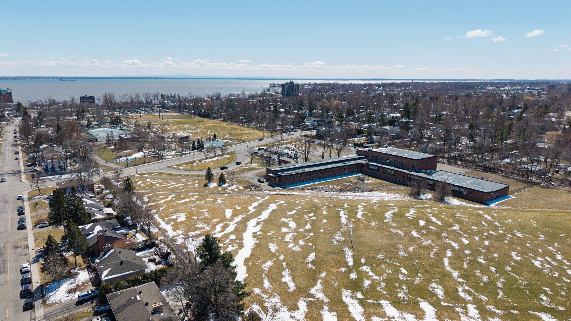 









87


Av. Queen

,
Pointe-Claire,




QC
H9R4G3

