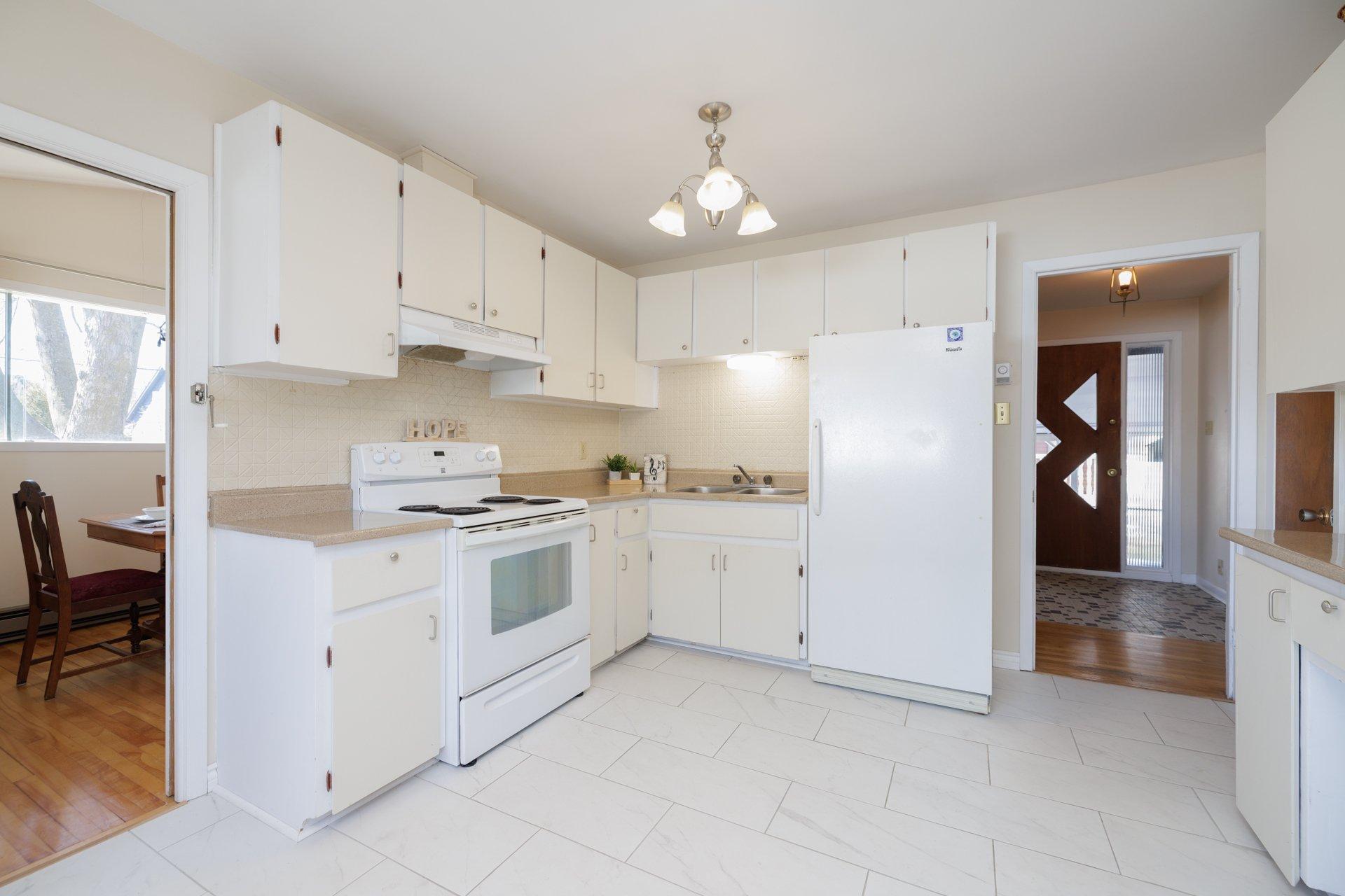









87


Av. Queen

,
Pointe-Claire,




QC
H9R4G3

