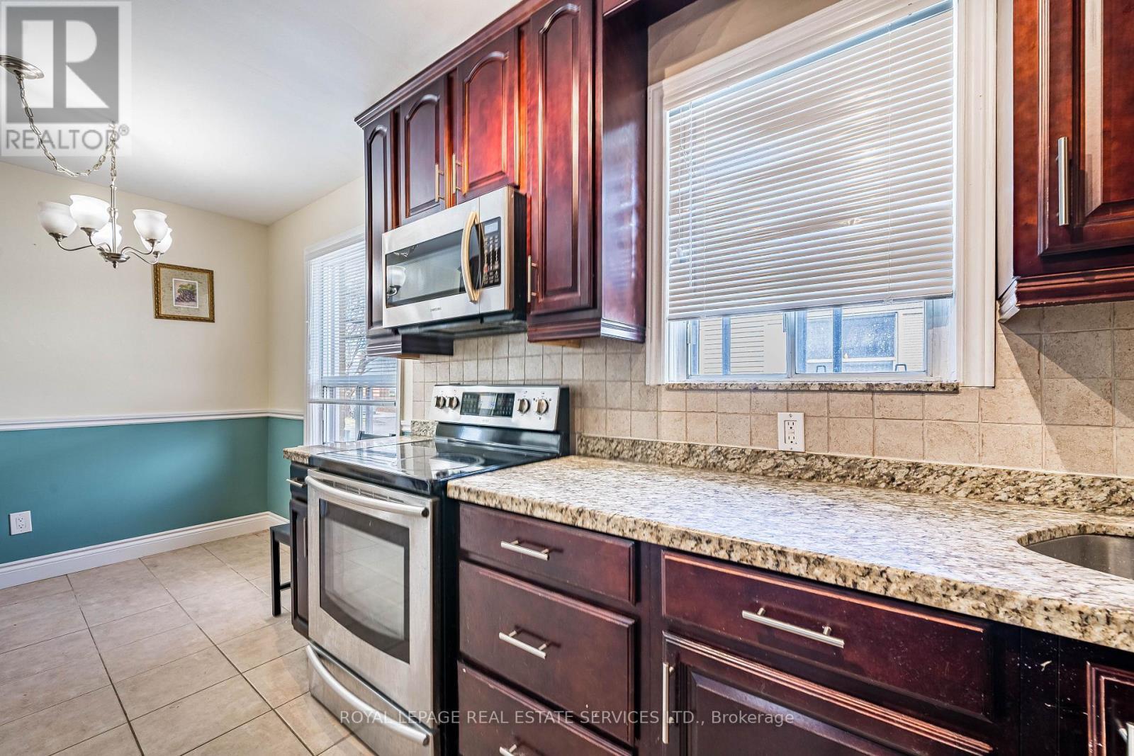 












UPPER - 233 BETA STREET

,
Toronto,




Ontario
M8W4H7

