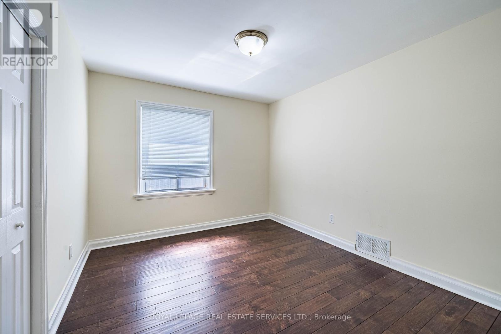 












UPPER - 233 BETA STREET

,
Toronto,




Ontario
M8W4H7


