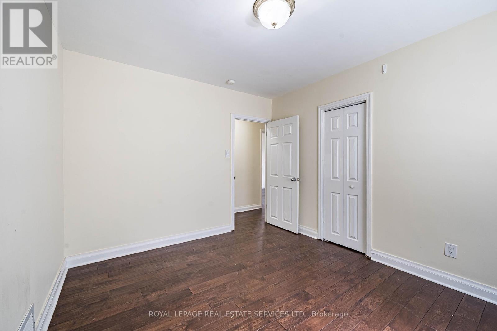 












UPPER - 233 BETA STREET

,
Toronto,




Ontario
M8W4H7

