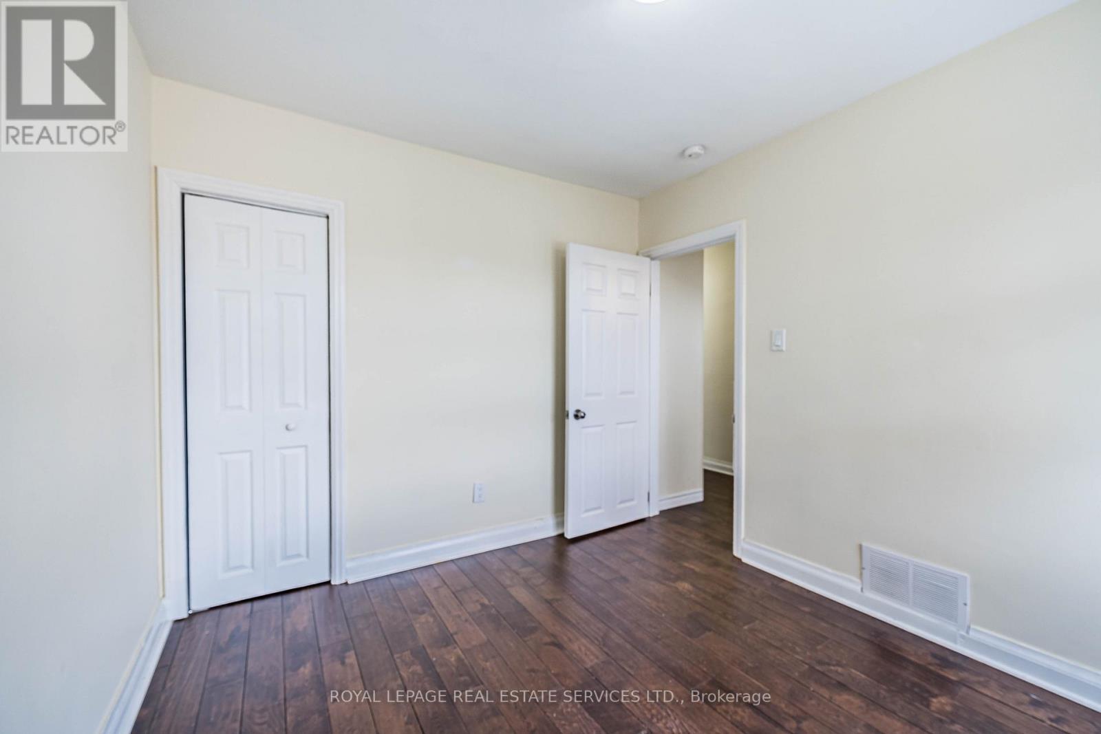 












UPPER - 233 BETA STREET

,
Toronto,




Ontario
M8W4H7

