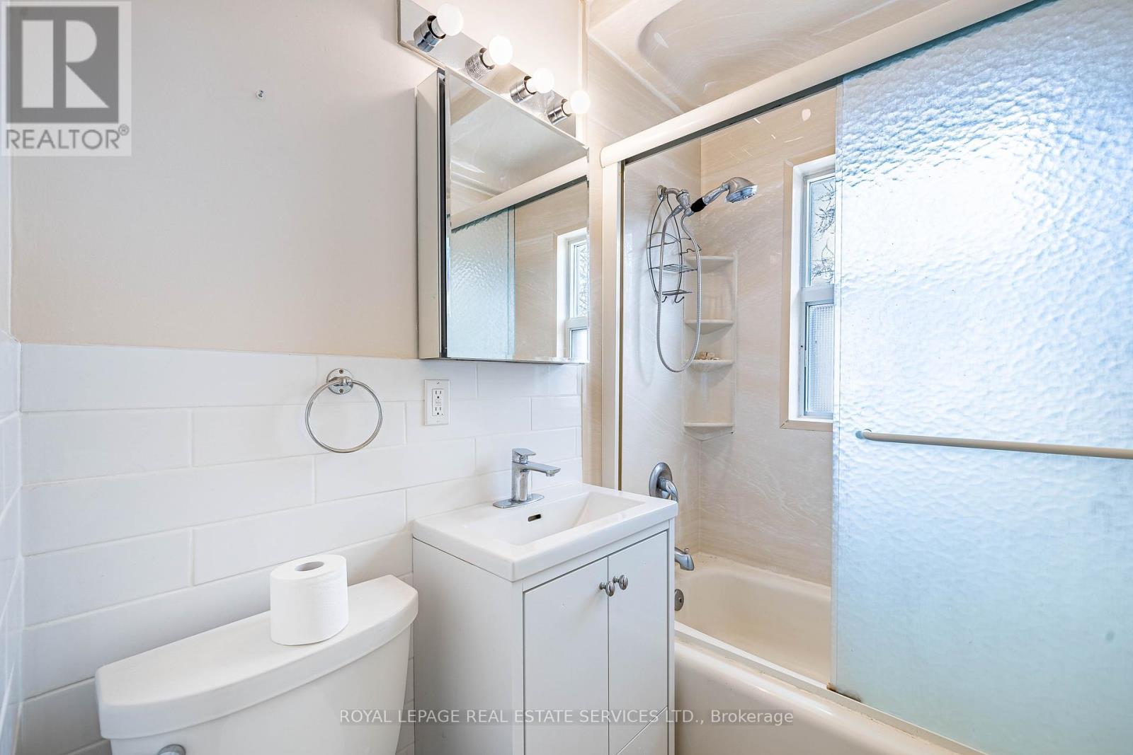 












UPPER - 233 BETA STREET

,
Toronto,




Ontario
M8W4H7

