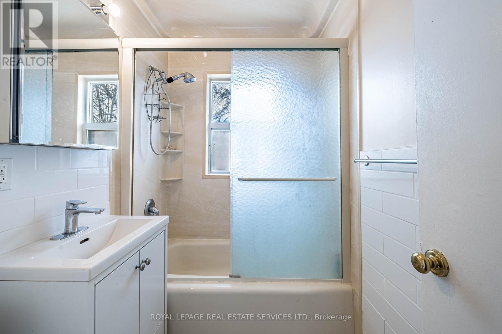 












UPPER - 233 BETA STREET

,
Toronto,




Ontario
M8W4H7

