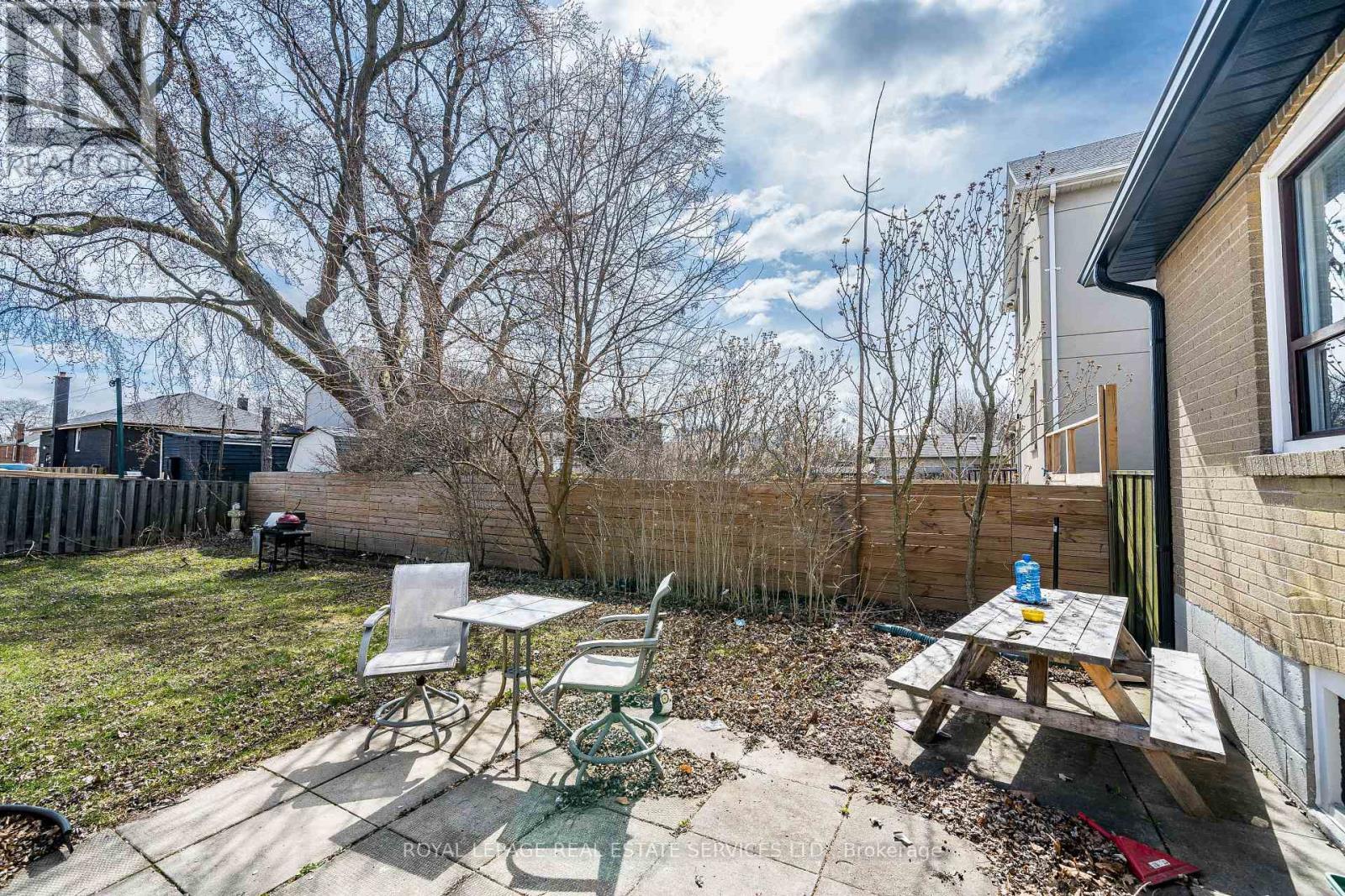 












UPPER - 233 BETA STREET

,
Toronto,




Ontario
M8W4H7

