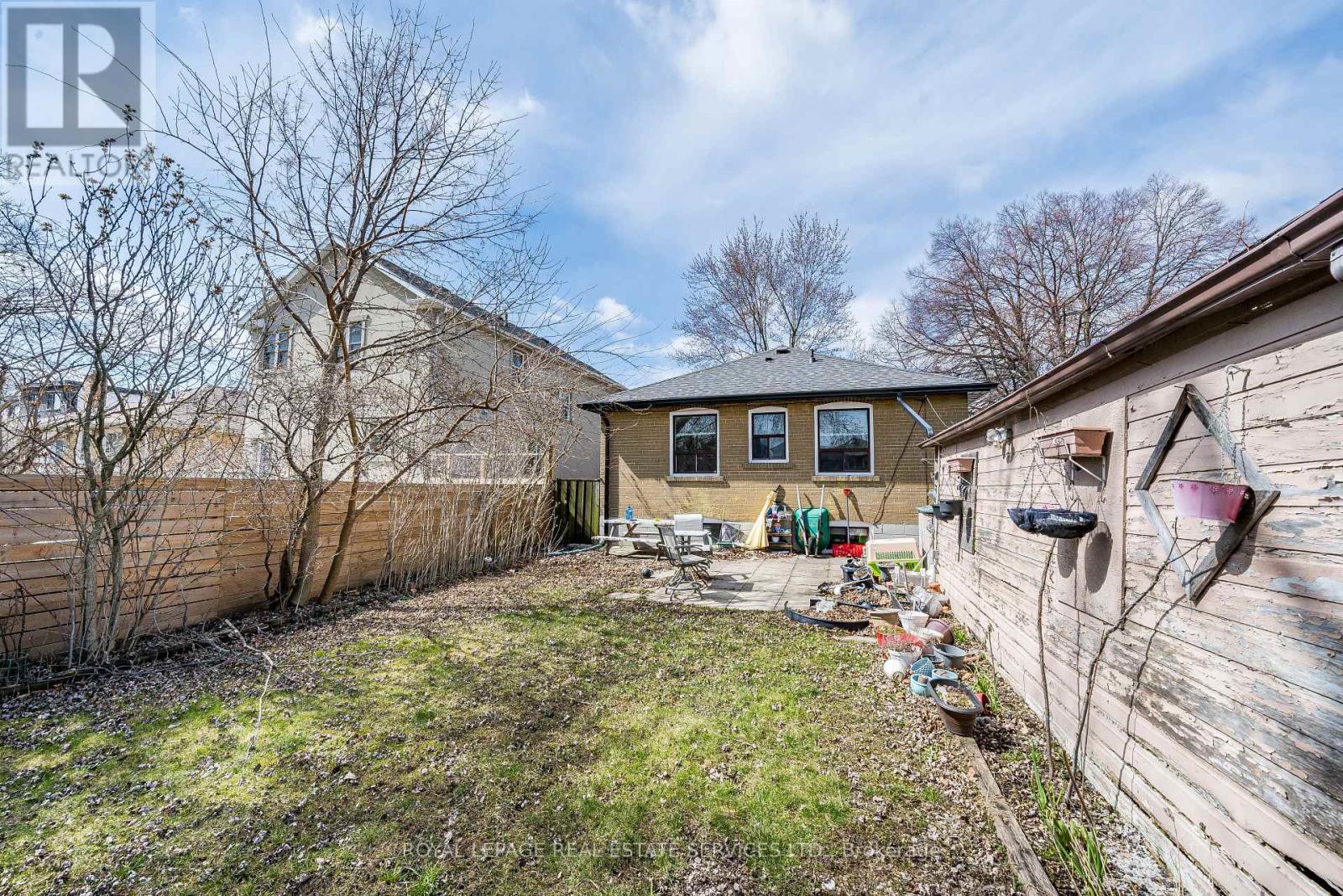 












UPPER - 233 BETA STREET

,
Toronto,




Ontario
M8W4H7

