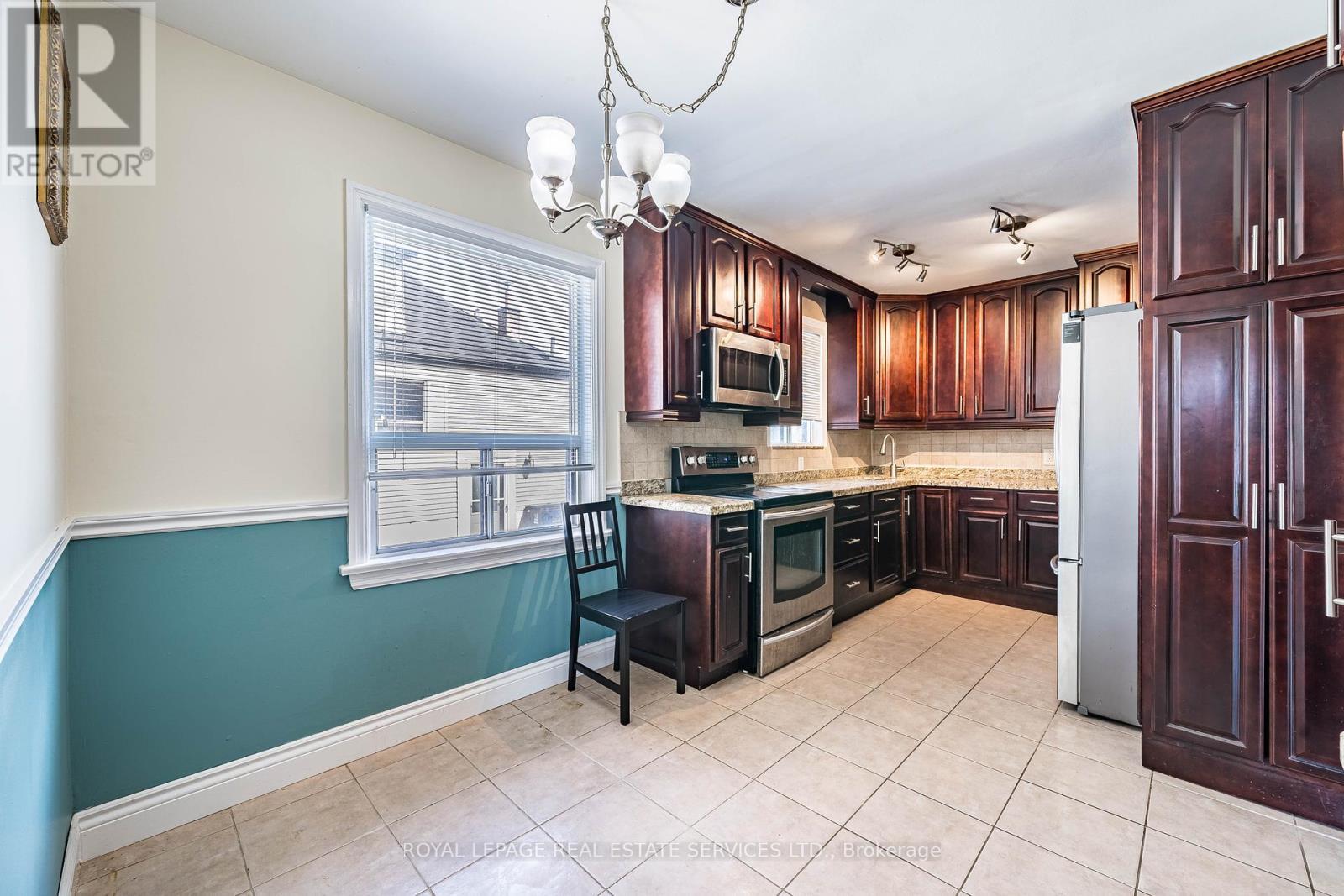 












UPPER - 233 BETA STREET

,
Toronto,




Ontario
M8W4H7

