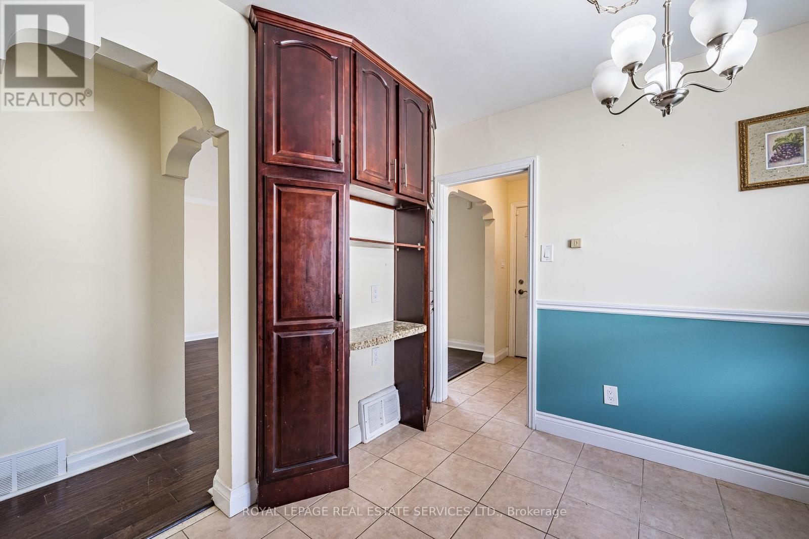 












UPPER - 233 BETA STREET

,
Toronto,




Ontario
M8W4H7

