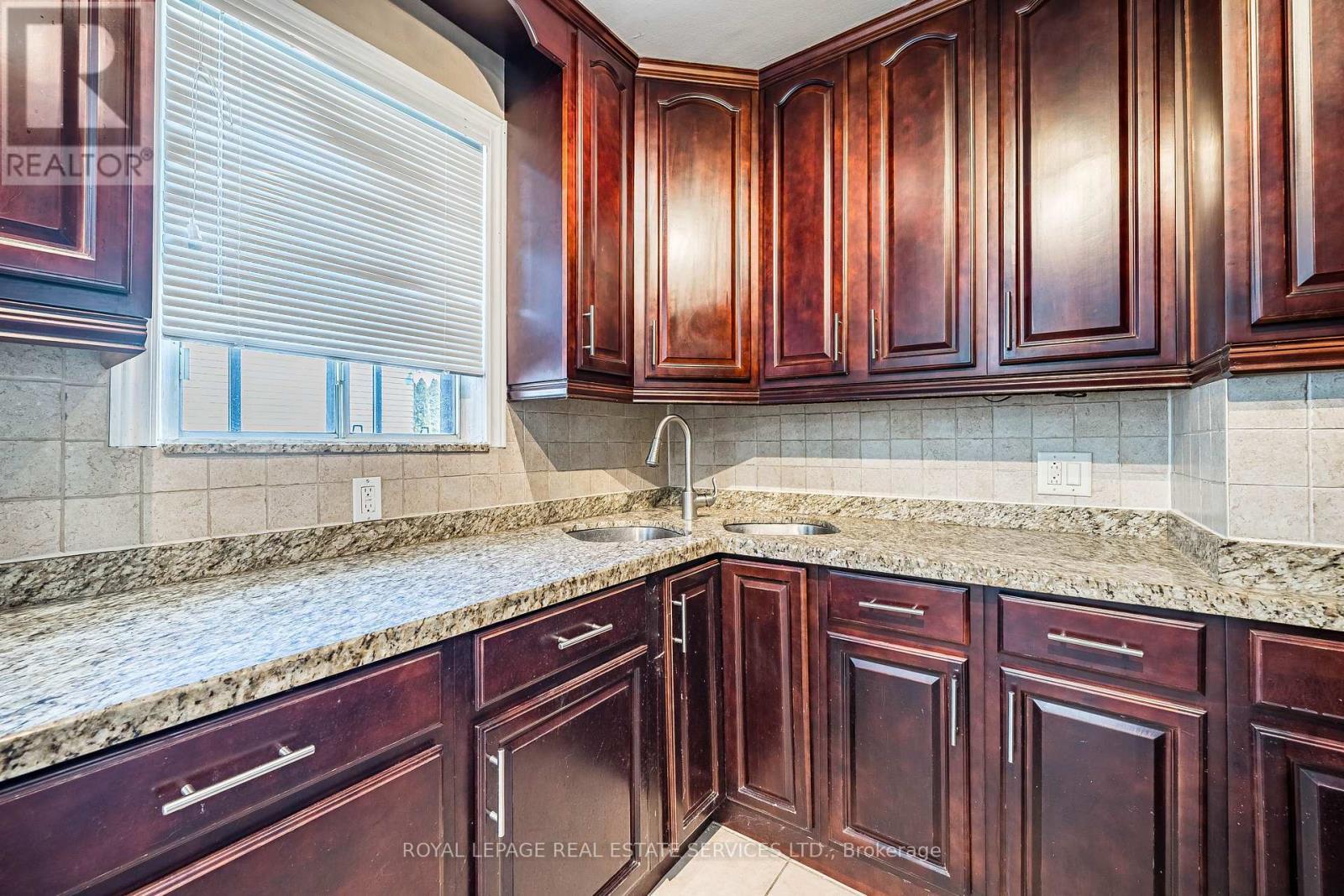 












UPPER - 233 BETA STREET

,
Toronto,




Ontario
M8W4H7

