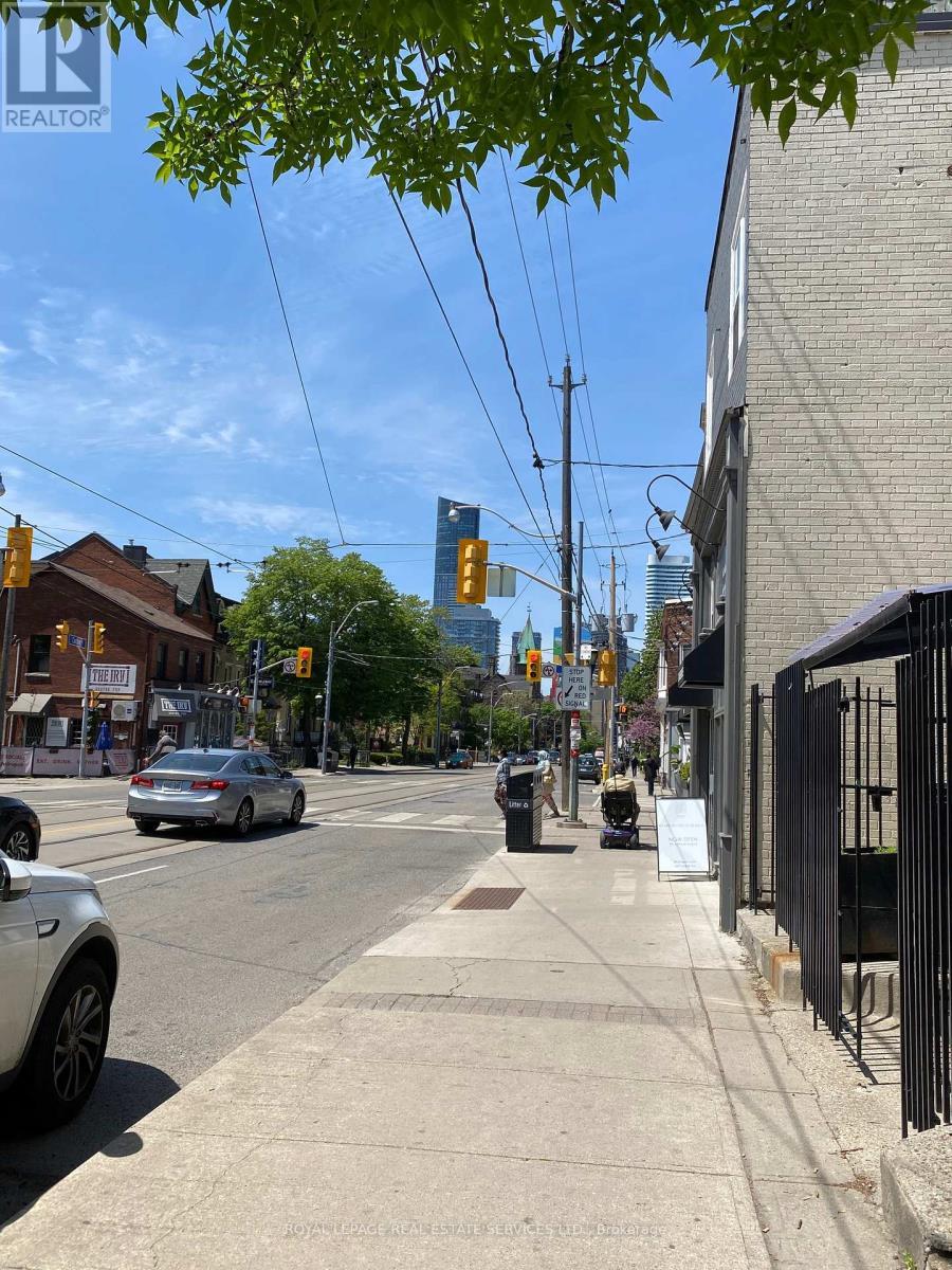 












304 - 206 CARLTON STREET

,
Toronto,




Ontario
M5A2L1

