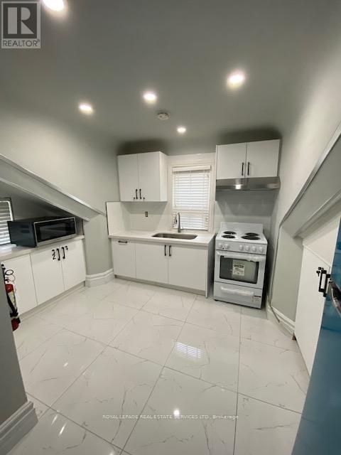 












304 - 206 CARLTON STREET

,
Toronto,




Ontario
M5A2L1

