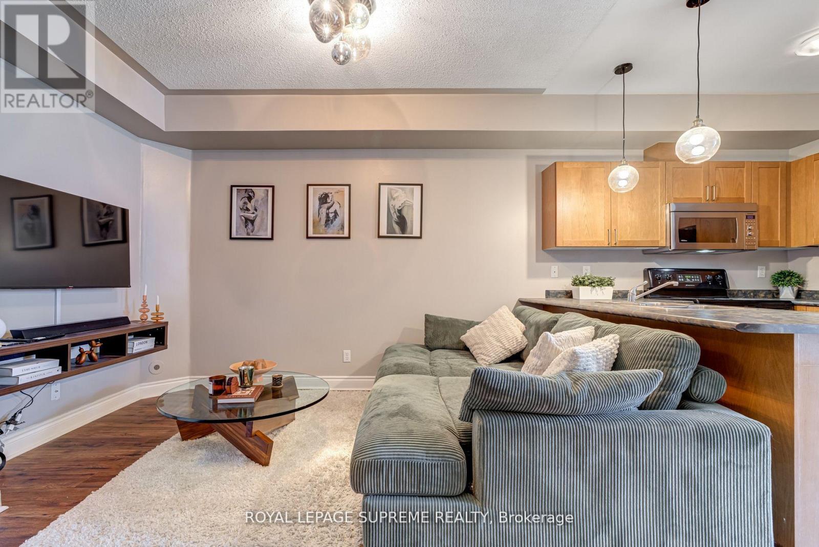 












184 WILTSHIRE AVENUE

,
Toronto,




Ontario
M6N5G2

