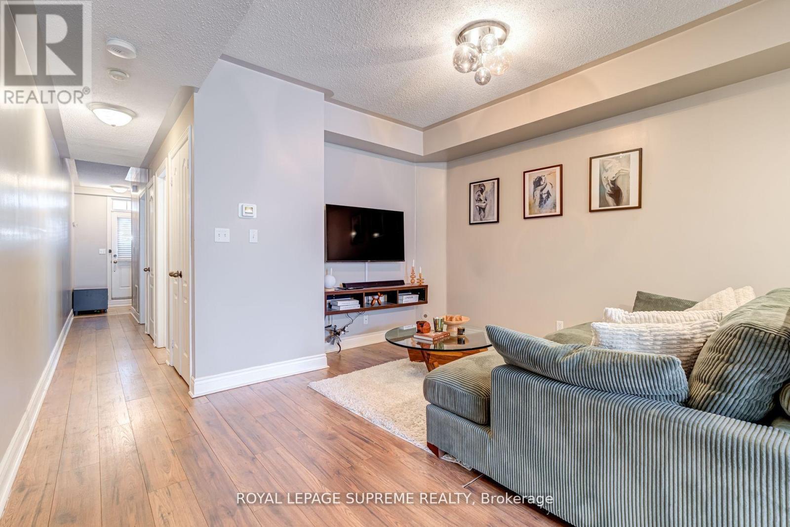 












184 WILTSHIRE AVENUE

,
Toronto,




Ontario
M6N5G2

